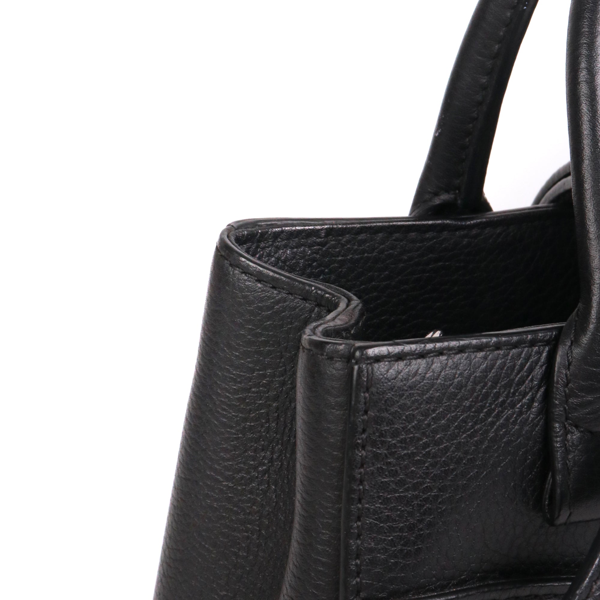 CHANEL - Sac à bandoulière Néo Executive Chanel en cuir grainé noir