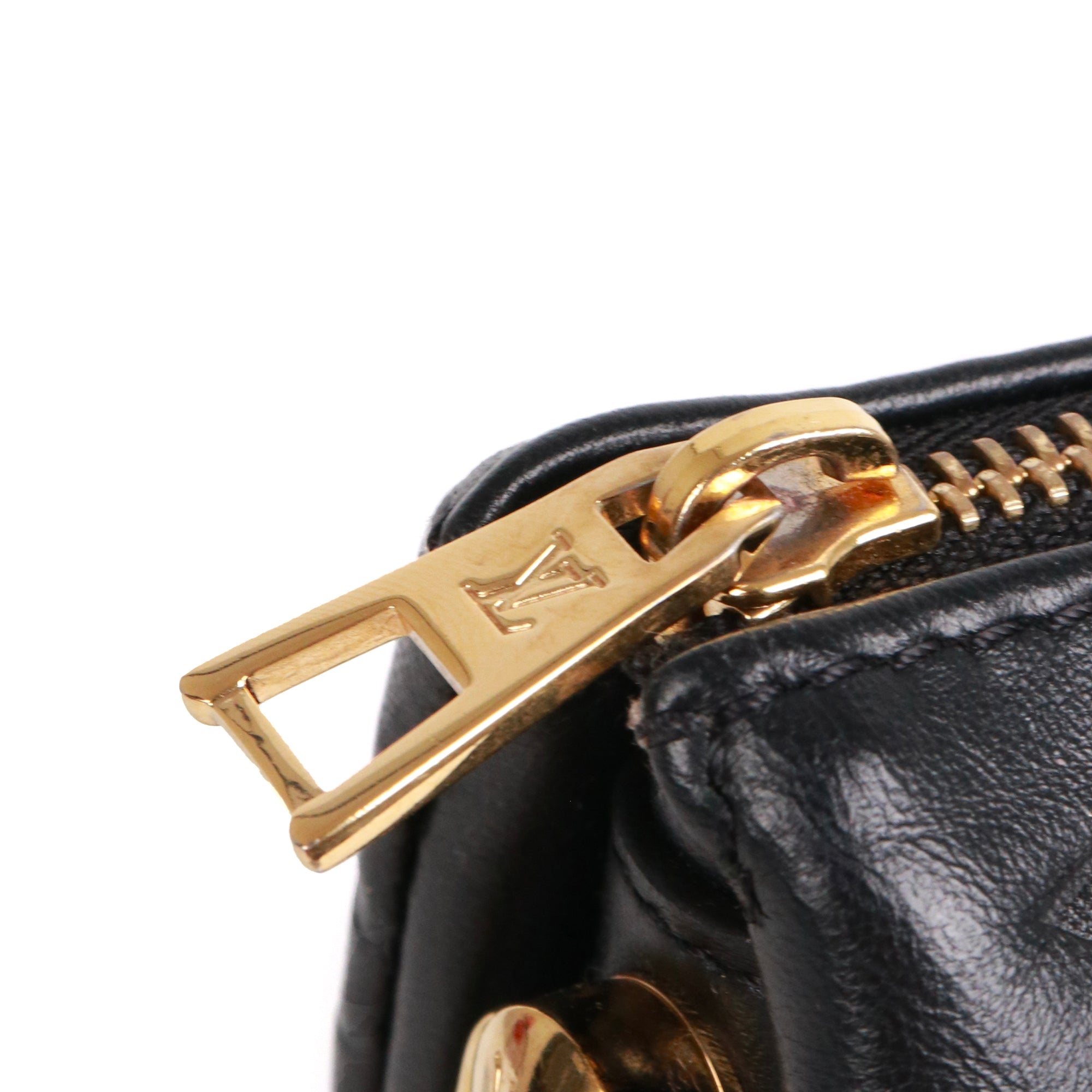 LOUIS VUITTON - Sac à bandoulière Coussin PM en cuir matelassé noir