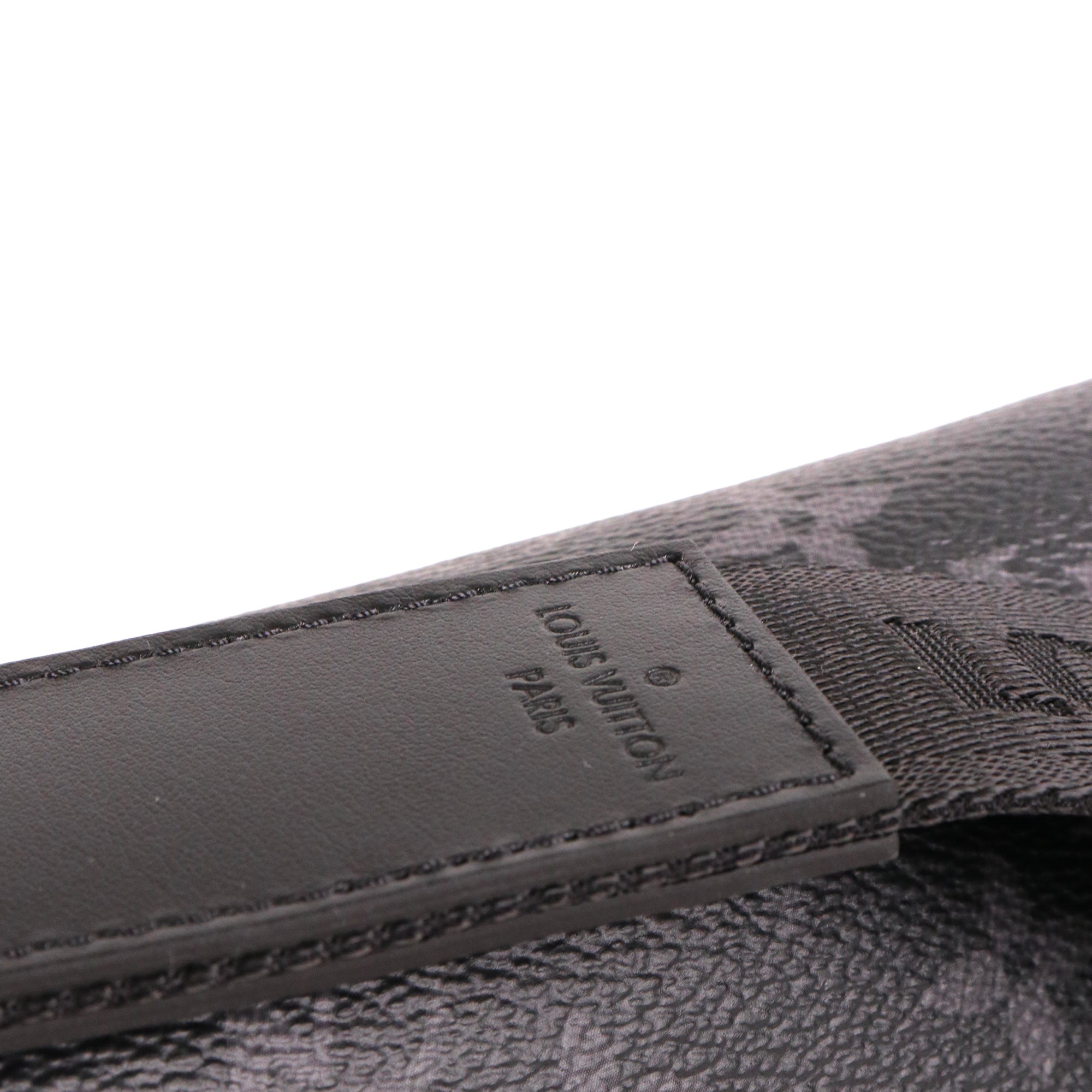 LOUIS VUITTON - Sac à bandoulière District PM Louis Vuitton en toile graphite