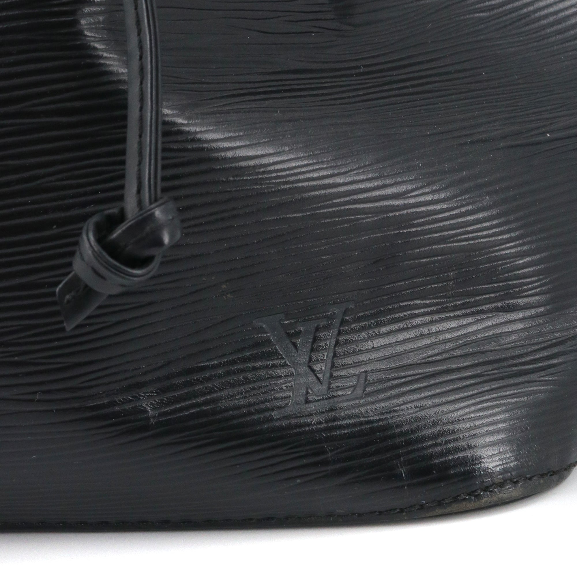 LOUIS VUITTON - Sac à épaule Noé PM Louis Vuitton en cuir épi noir vintage
