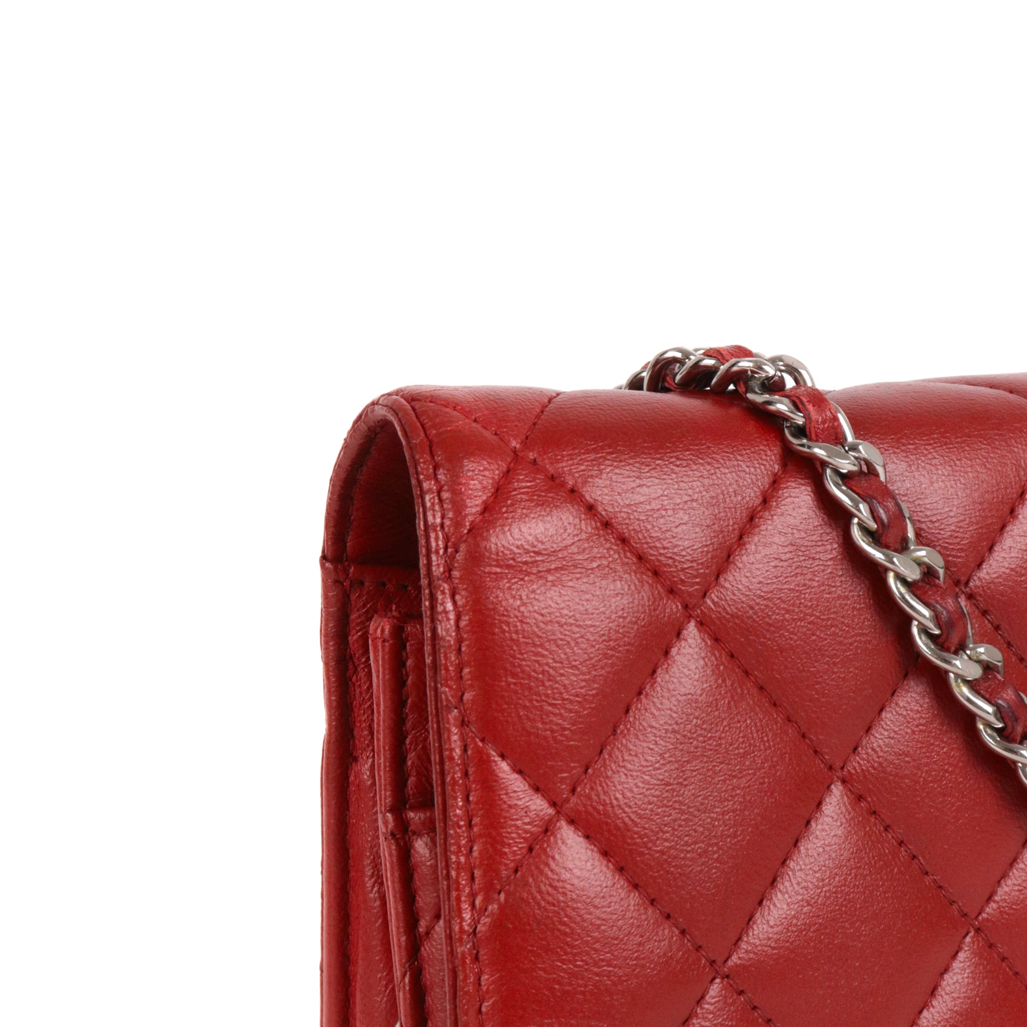 CHANEL - Sac Wallet On Chain Timeless/Classique Chanel en cuir lisse rouge bordeaux