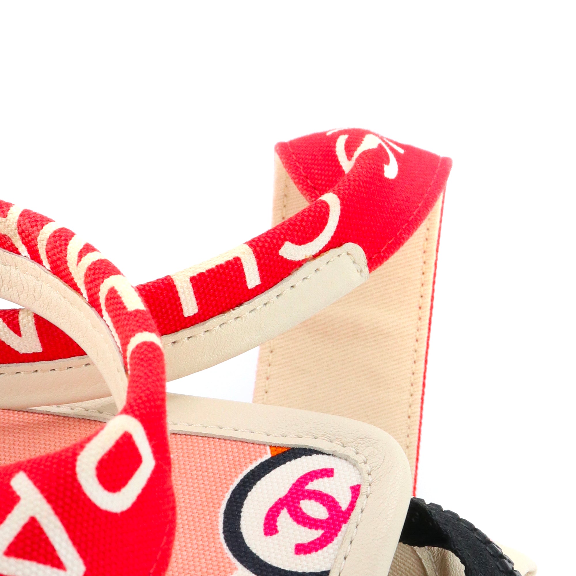 CHANEL - Sac à main Chanel en toile multicolore