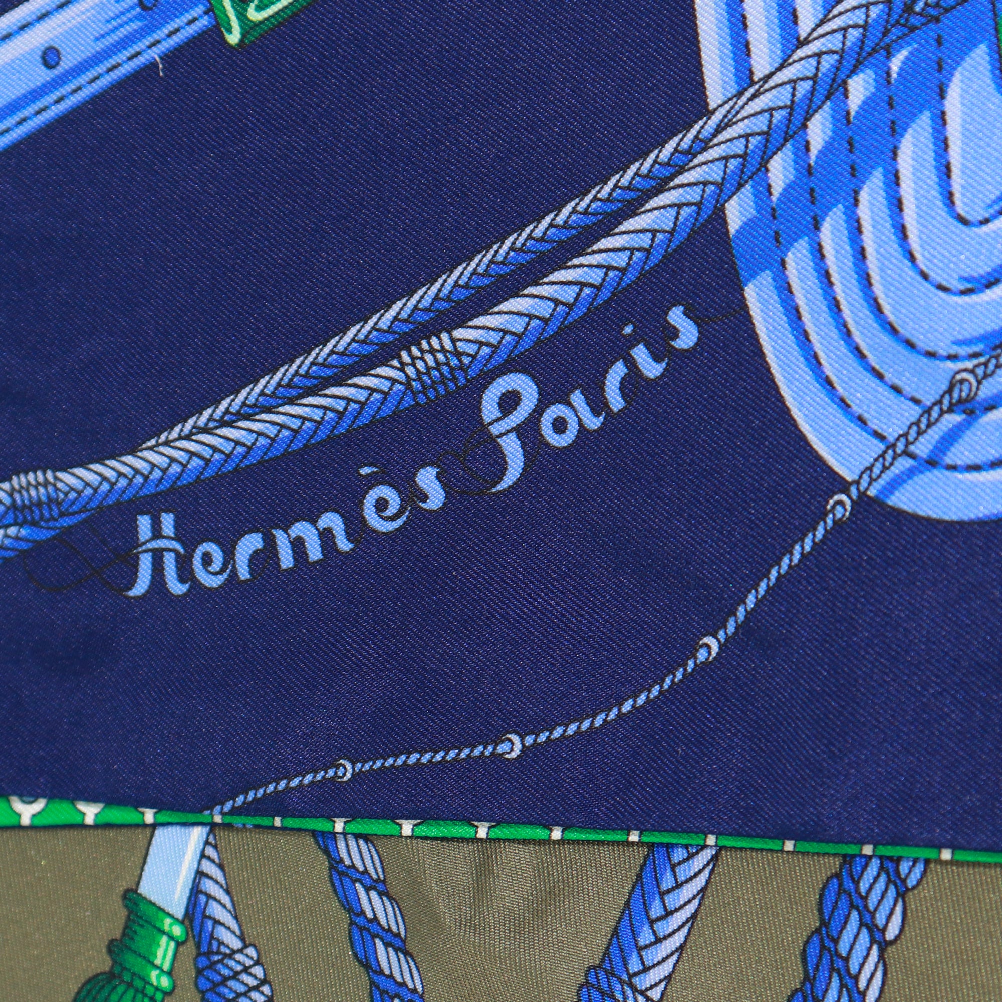 HERMÈS - Maxi silk twilly