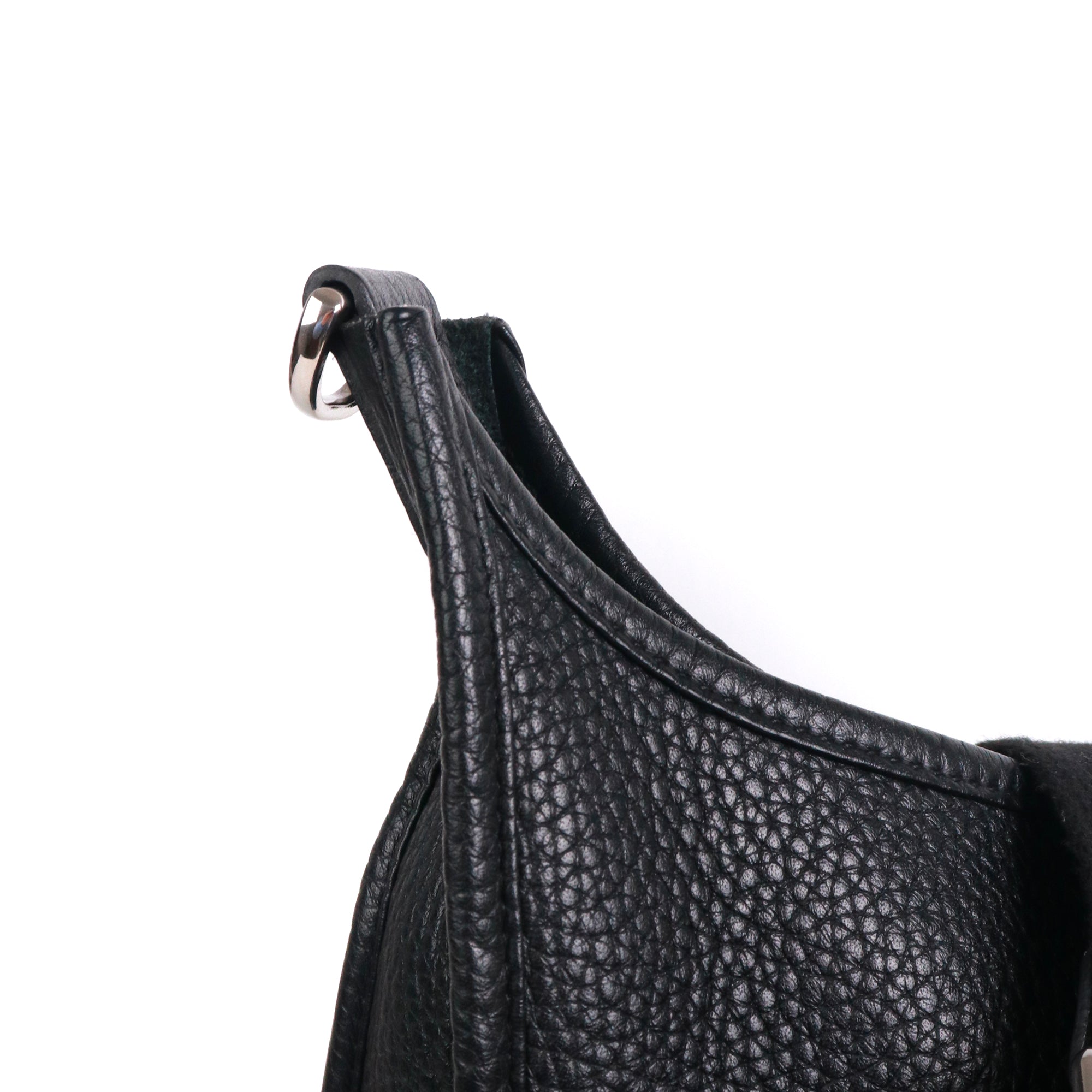 HERMÈS - Sac à bandoulière Evelyne 29 Hermès en cuir Clémence noir