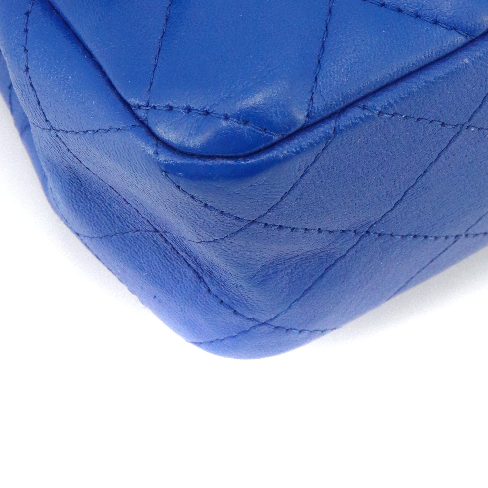 CHANEL - Sac à bandoulière Timeless/Classique mini rectangle Chanel en cuir bleu