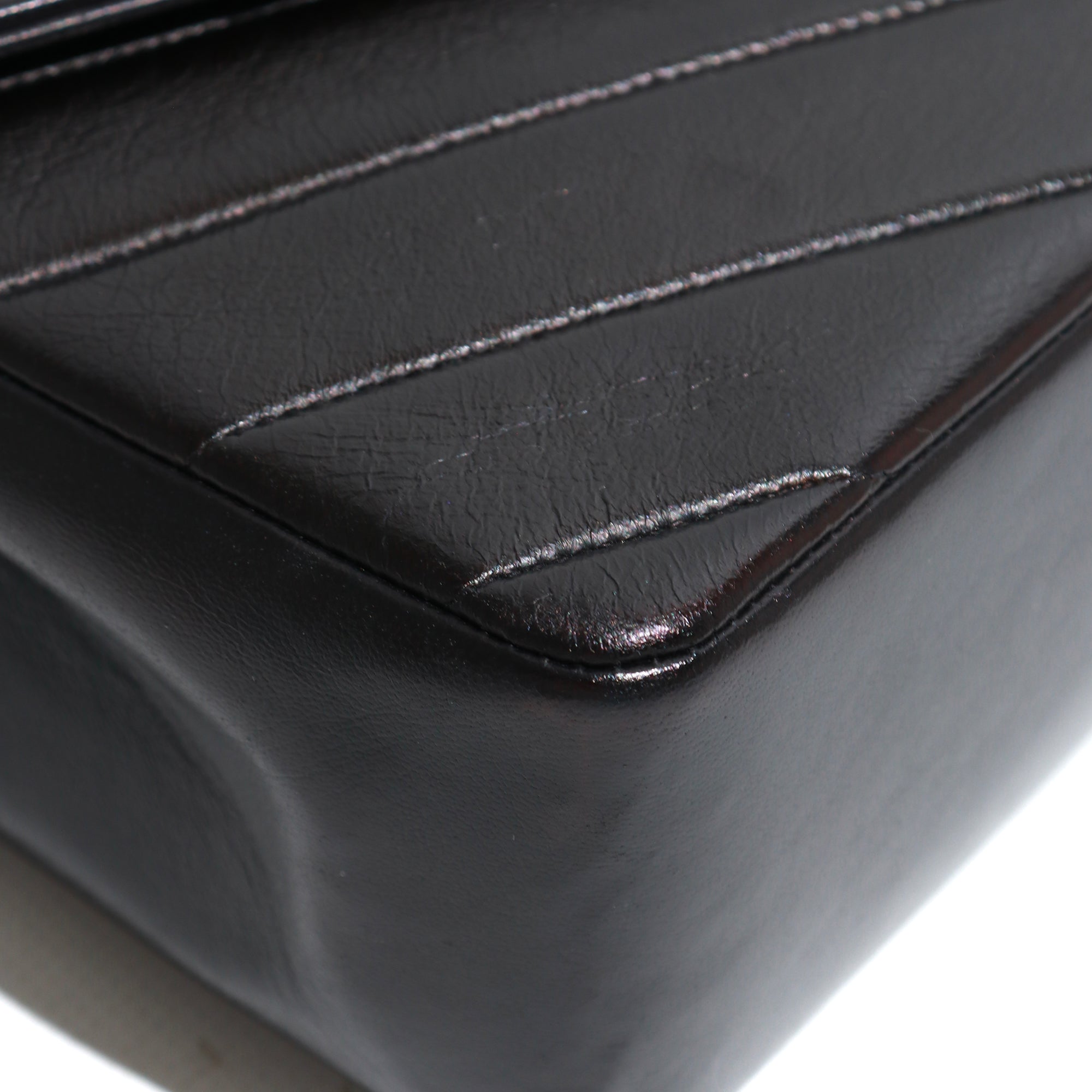 CHANEL - Sac à main Timeless 25 cuir chevrons noir édition limitée