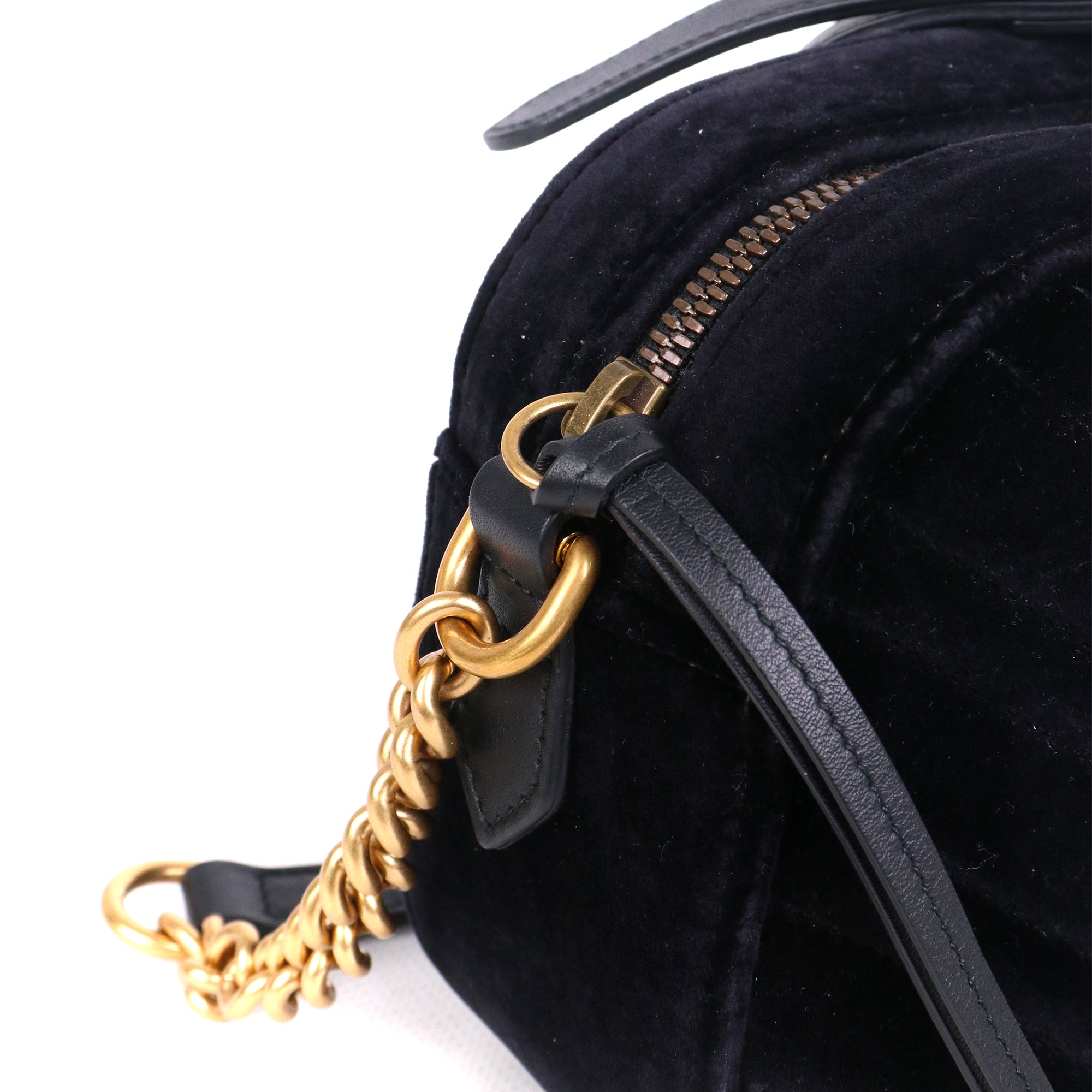 GUCCI - Marmont small size camera shoulder bag quilted in red velvet