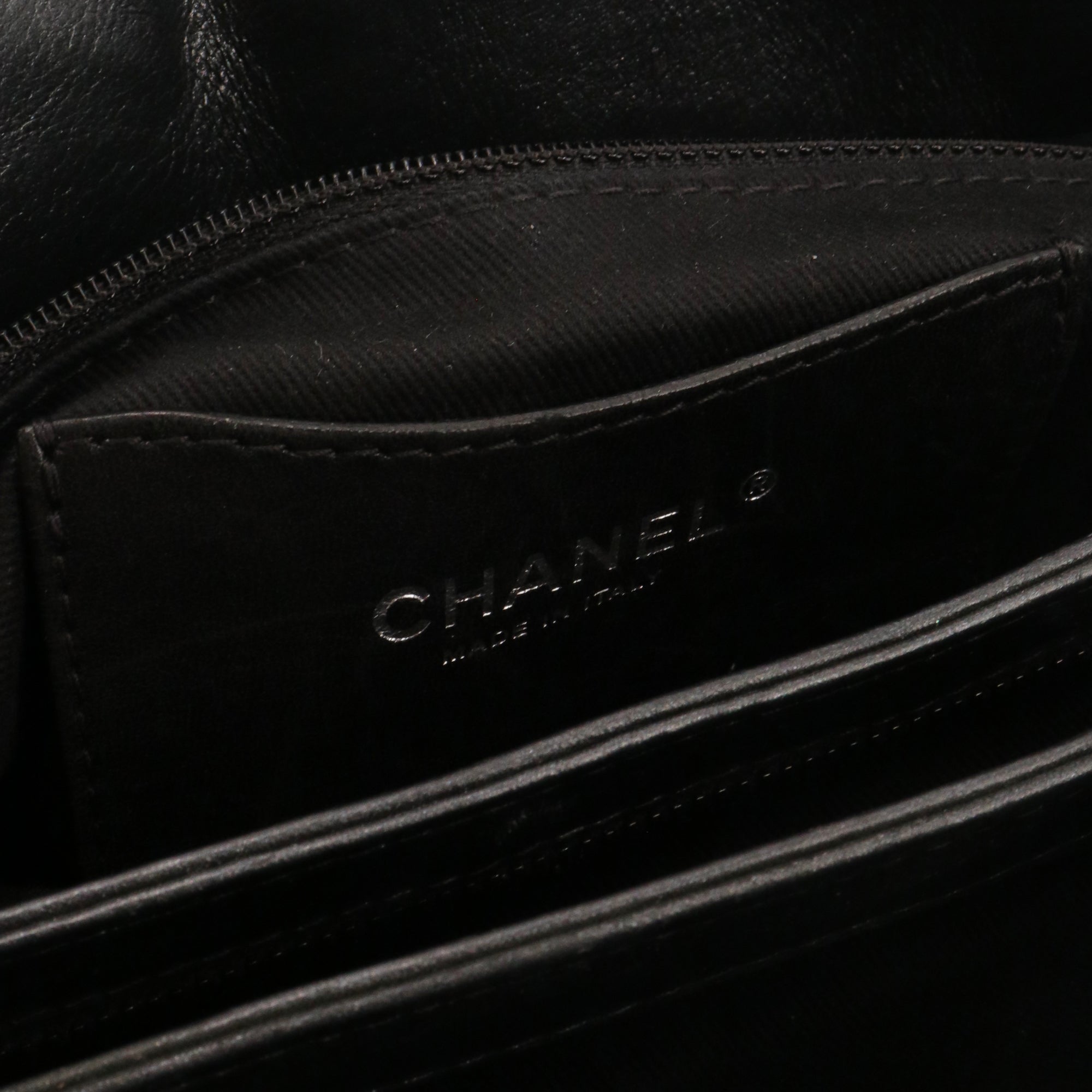 CHANEL - Sac à main Mademoiselle Chanel en cuir gris anthracite