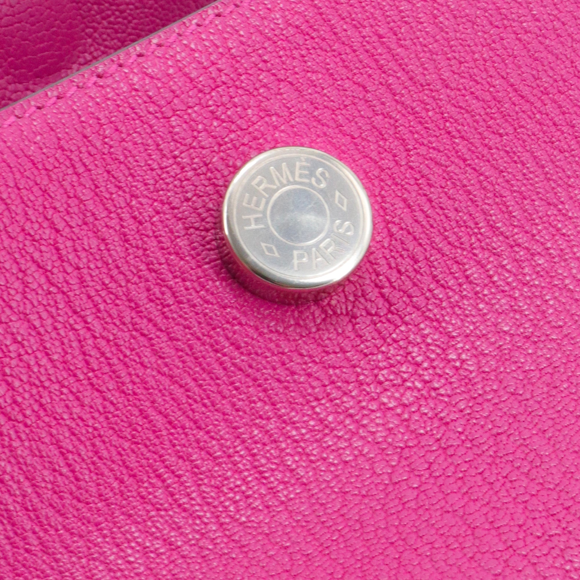 HERMÈS - Pochette Opli Hermès en cuir de chèvre rose pourpre