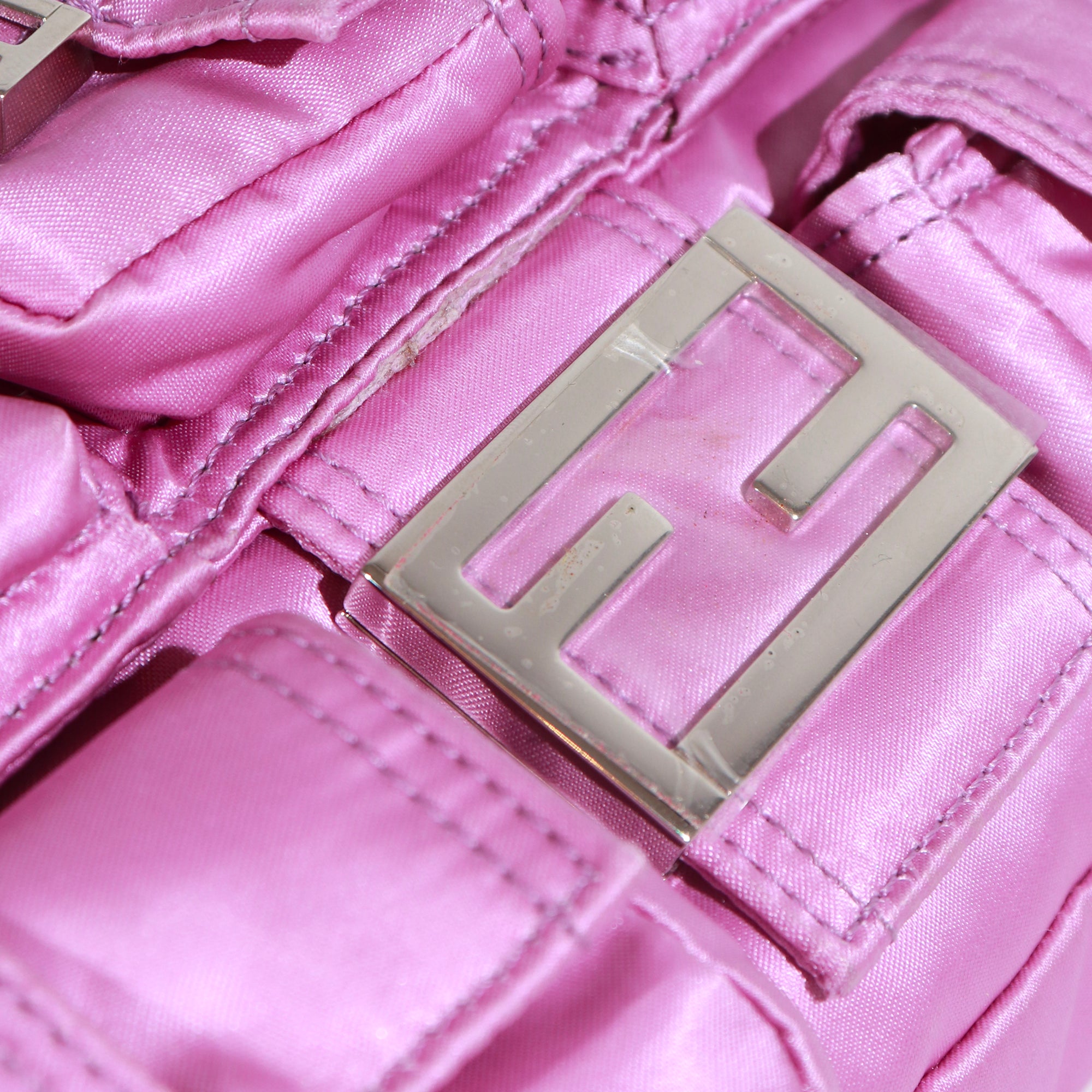 FENDI - Sac à bandoulière Baguette Multipoches en nylon violet