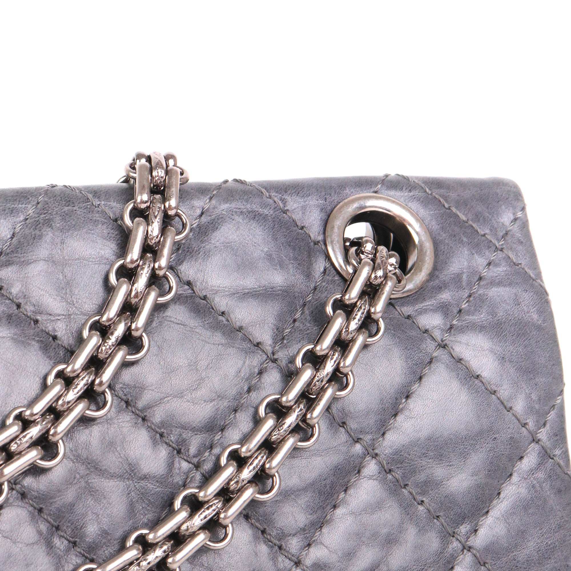 CHANEL - Sac à bandoulière 2.55 Chanel small en cuir froissé gris vintage