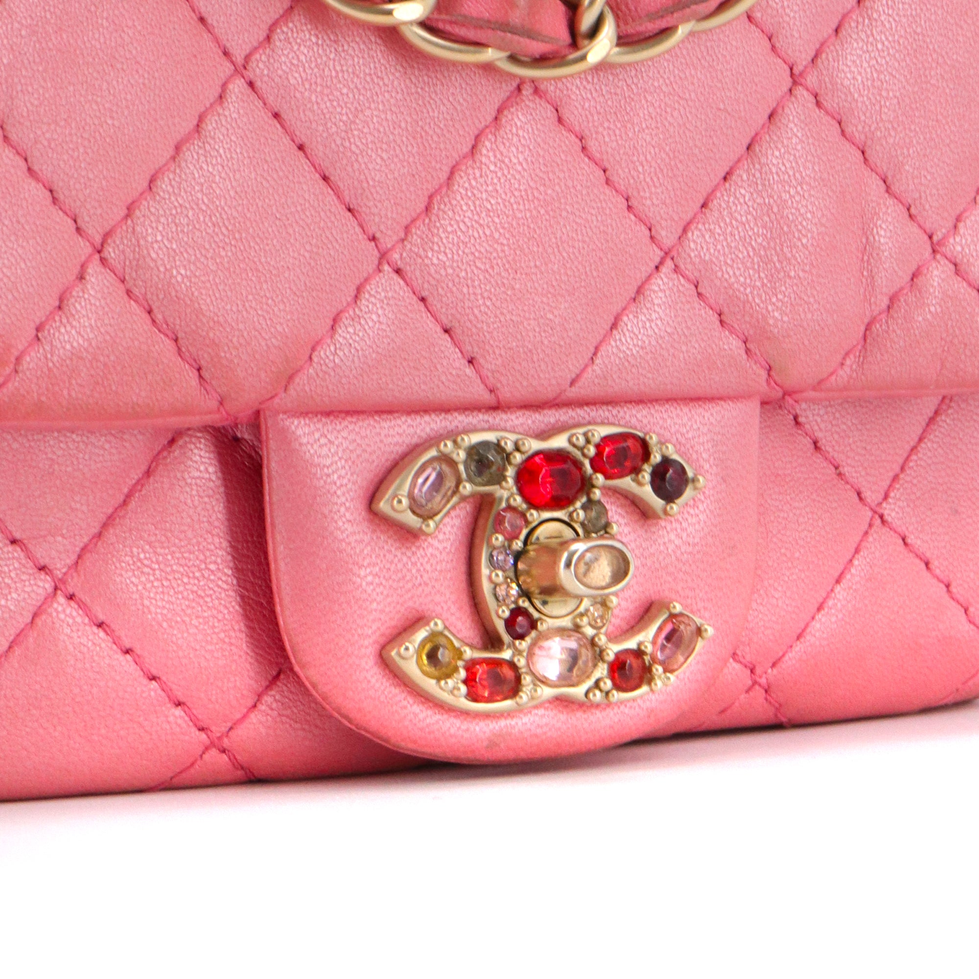 CHANEL - Sac à bandoulière Timeless/Classique Mini Square Chanel en cuir rose édition limitée