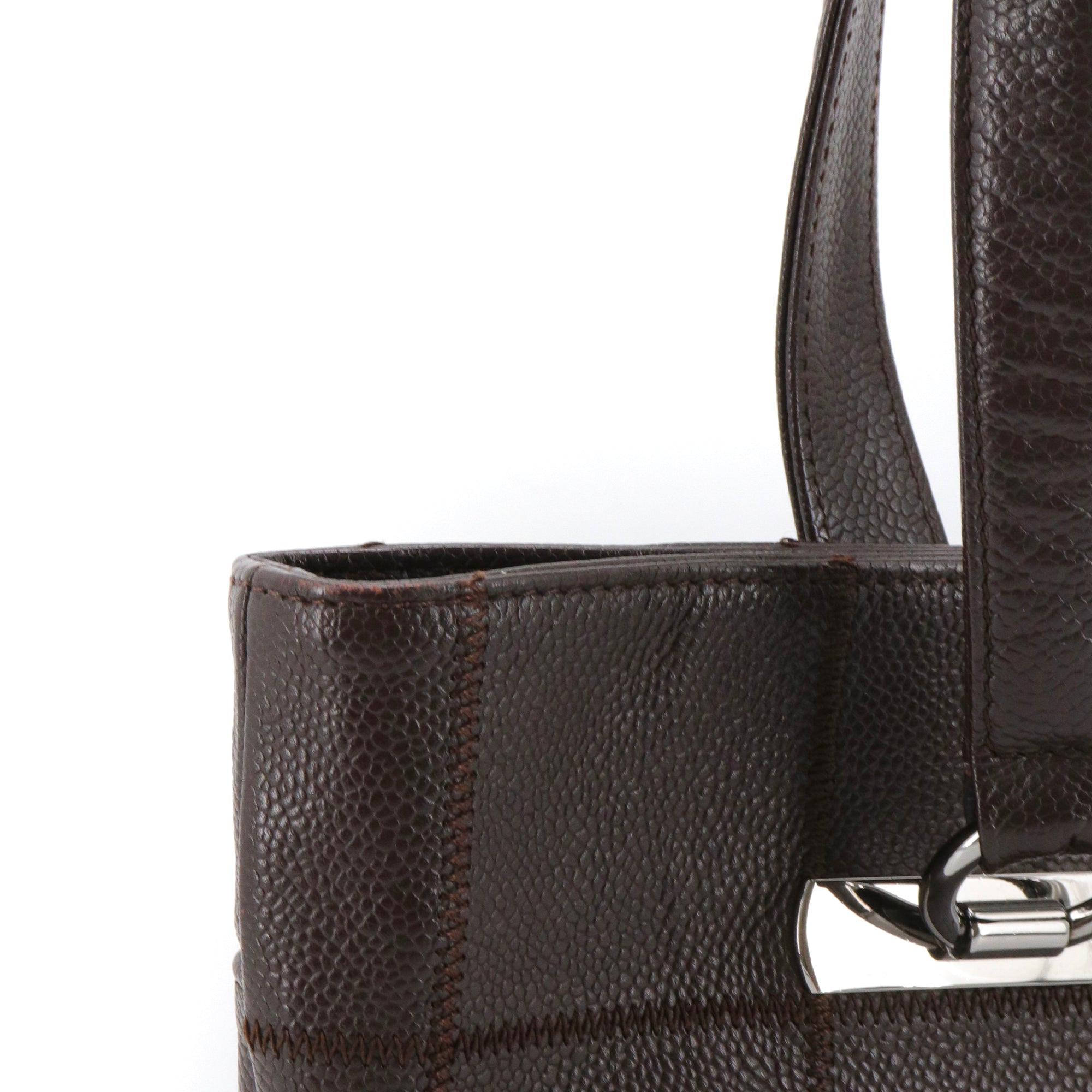 CHANEL - Sac cabas Choco Bar Chanel en cuir grainé marron vintage