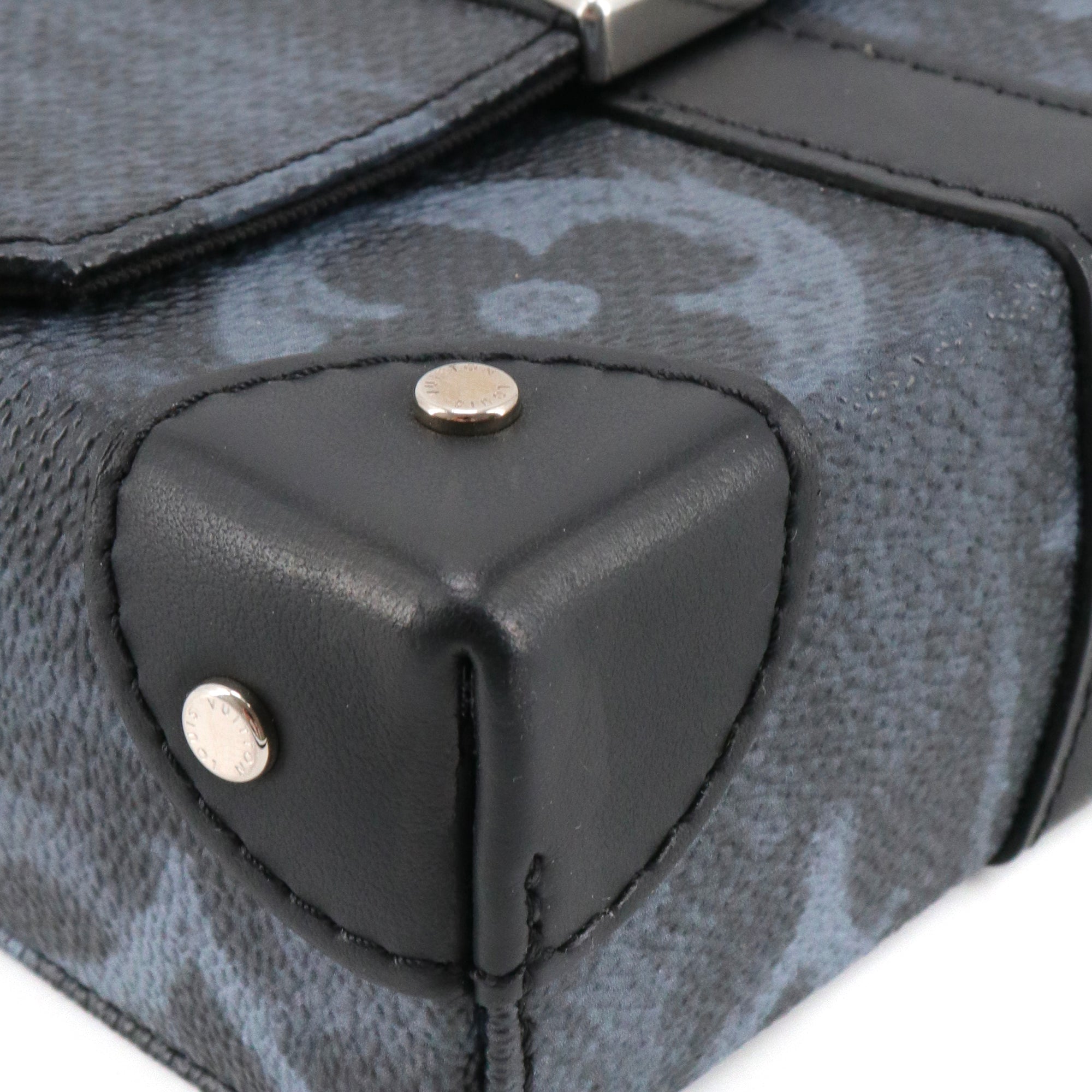 LOUIS VUITTON - Sacs à bandoulière Malle Monogram Louis Vuitton en toile noire pastel