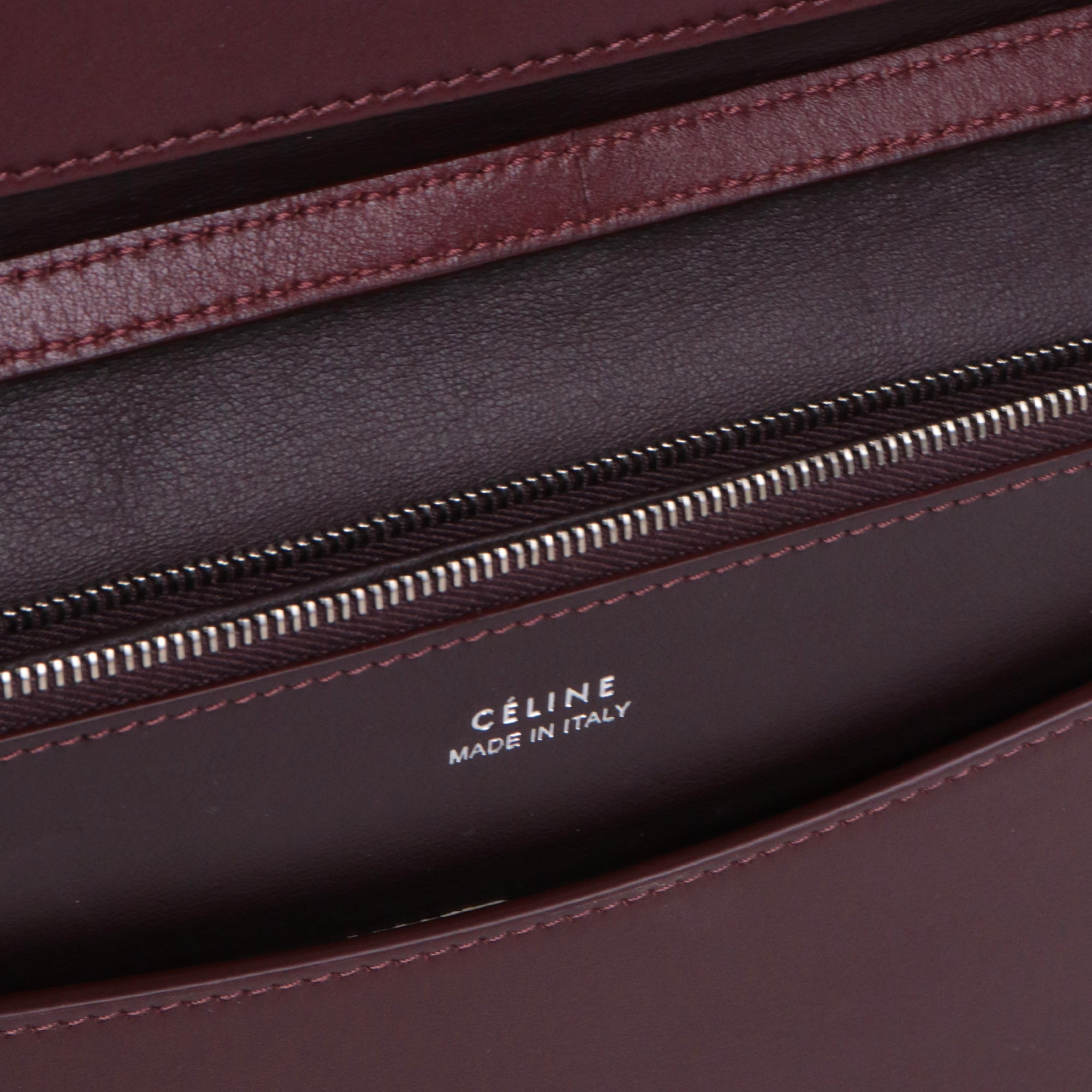 CELINE -  Sac à épaule Celine en cuir lisse bordeaux vintage