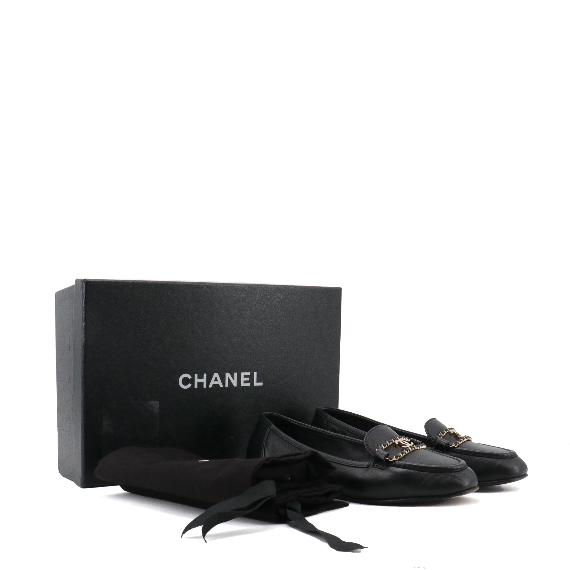 CHANEL - Mocassins CC Chanel en cuir noir (T36.5)