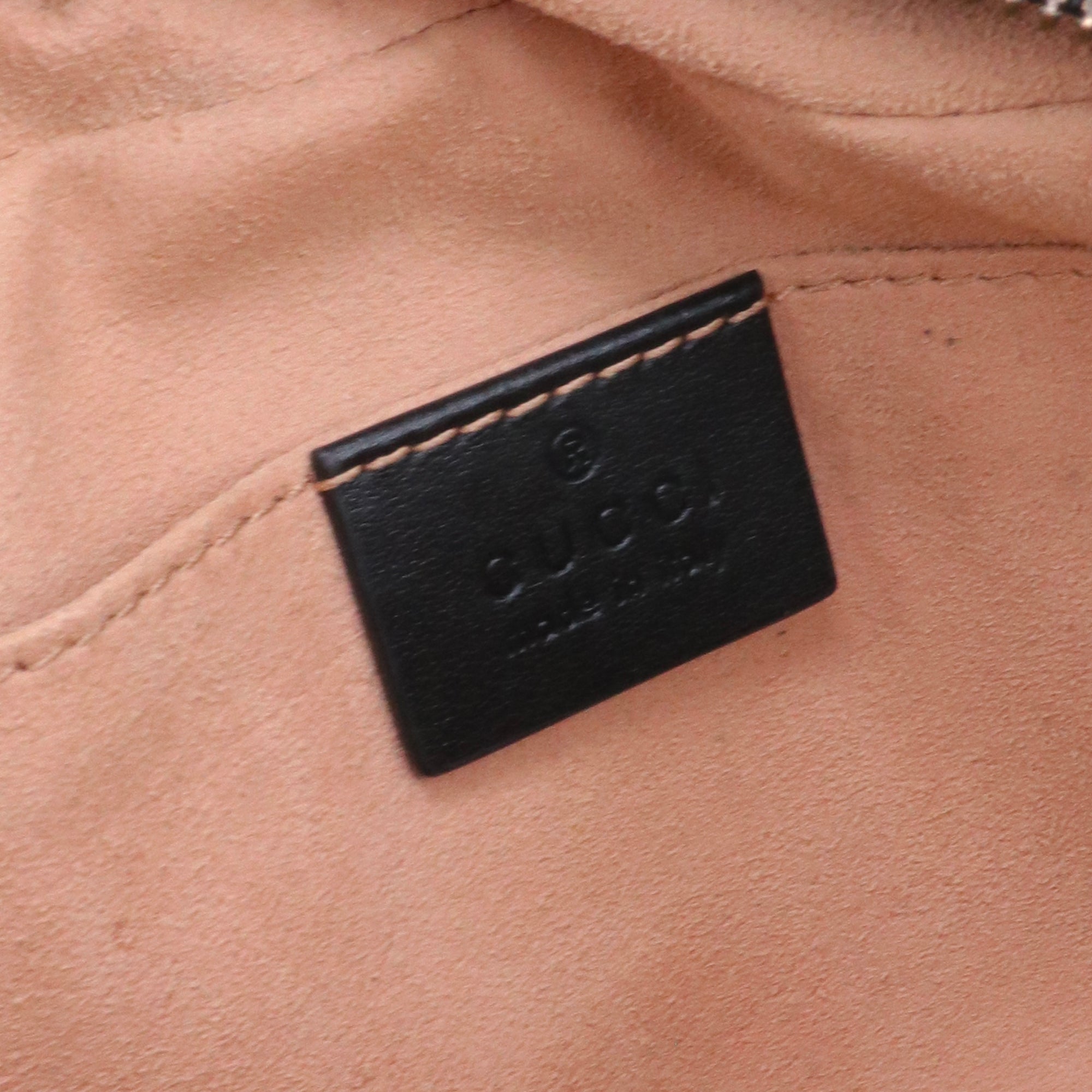 GUCCI - Sac à bandoulière Caméra GG Marmont Gucci matelassé en cuir noir