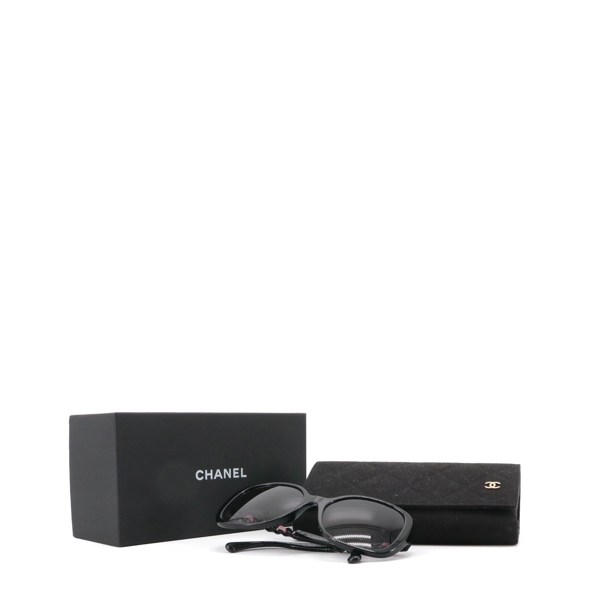 CHANEL - Lunettes de soleil Chanel en plastique noir