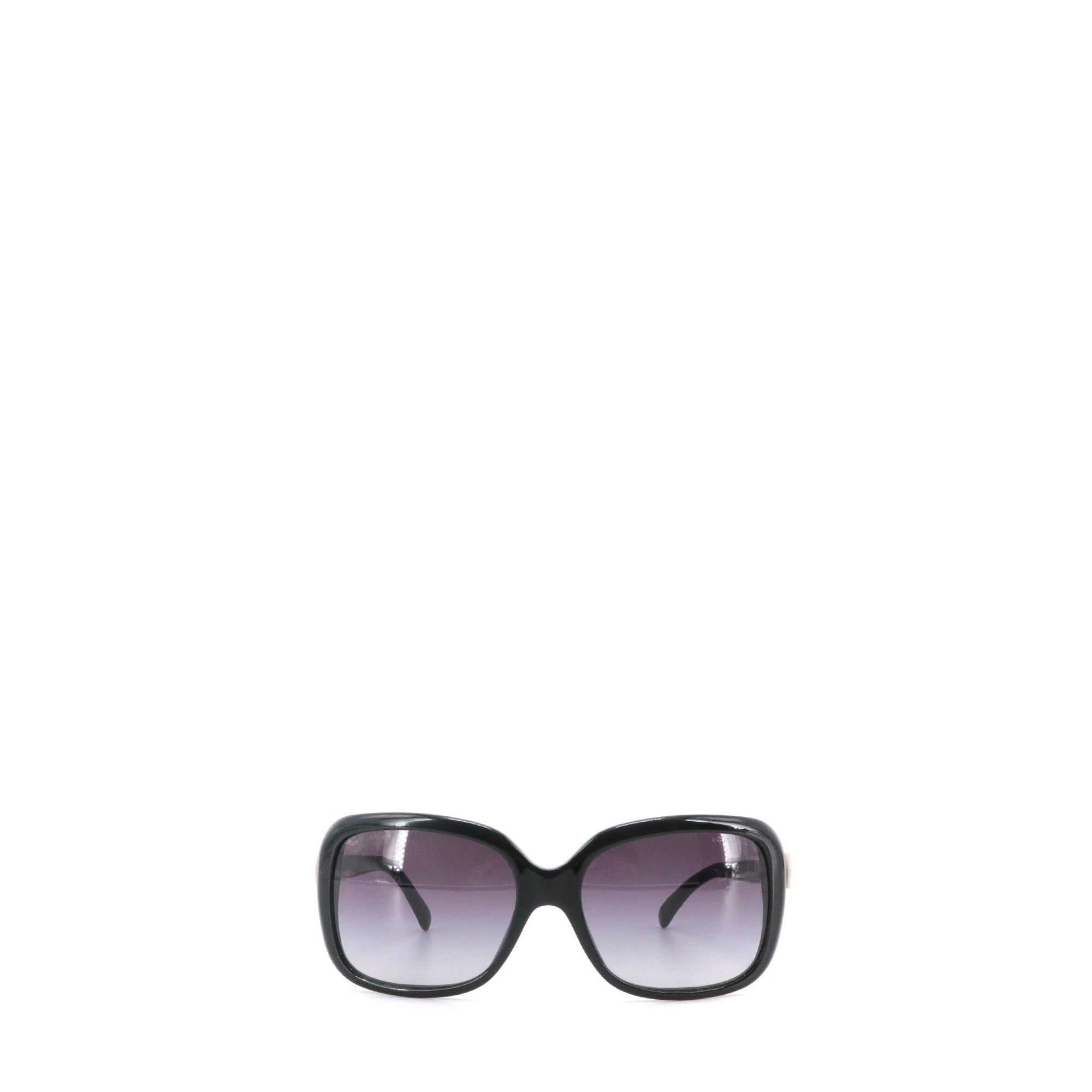 CHANEL - Lunettes de soleil Chanel en plastique noir