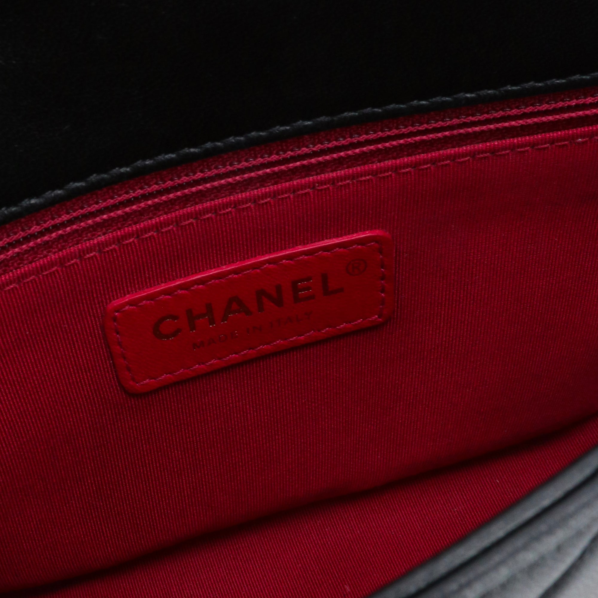 CHANEL - Sac à bandoulière Timeless CC Coin Chanel en cuir lisse noir