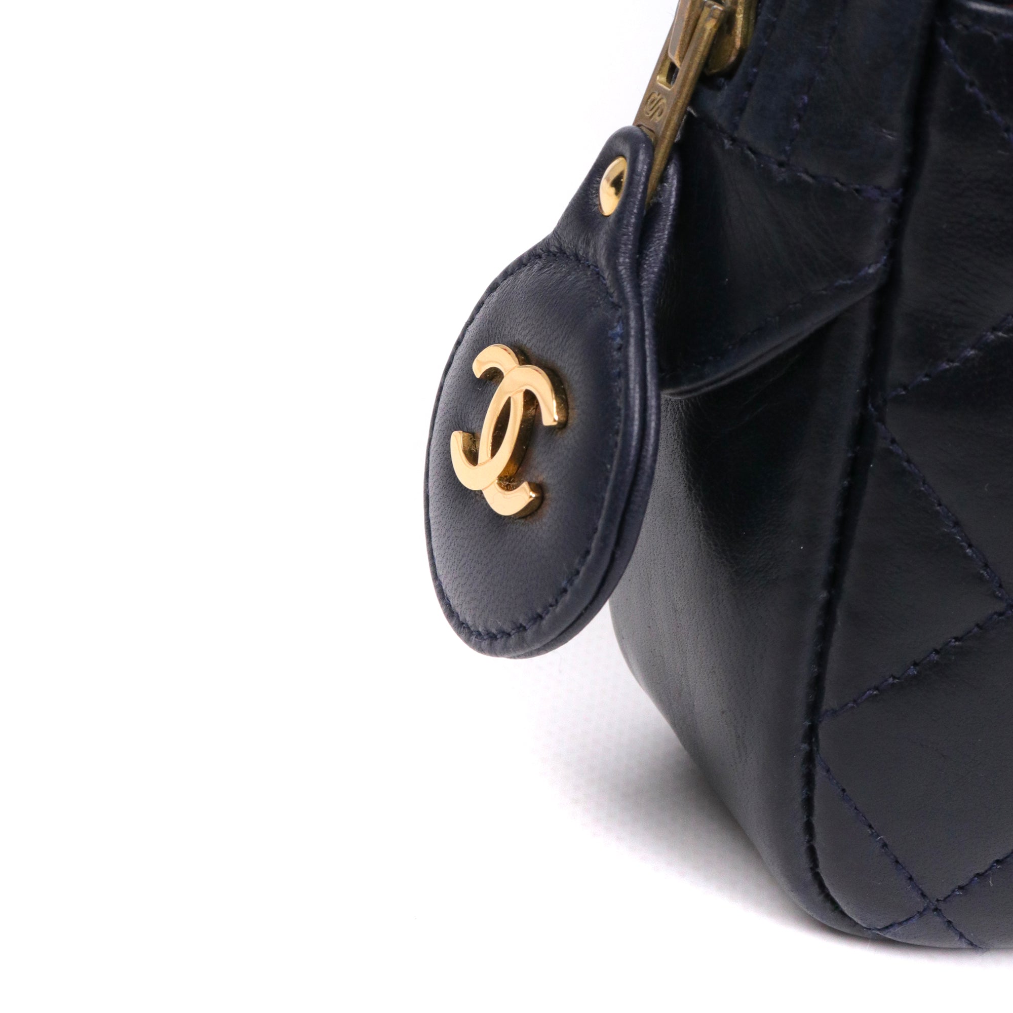 CHANEL - Sac à bandoulière Caméra Chanel vintage en cuir bleu marine