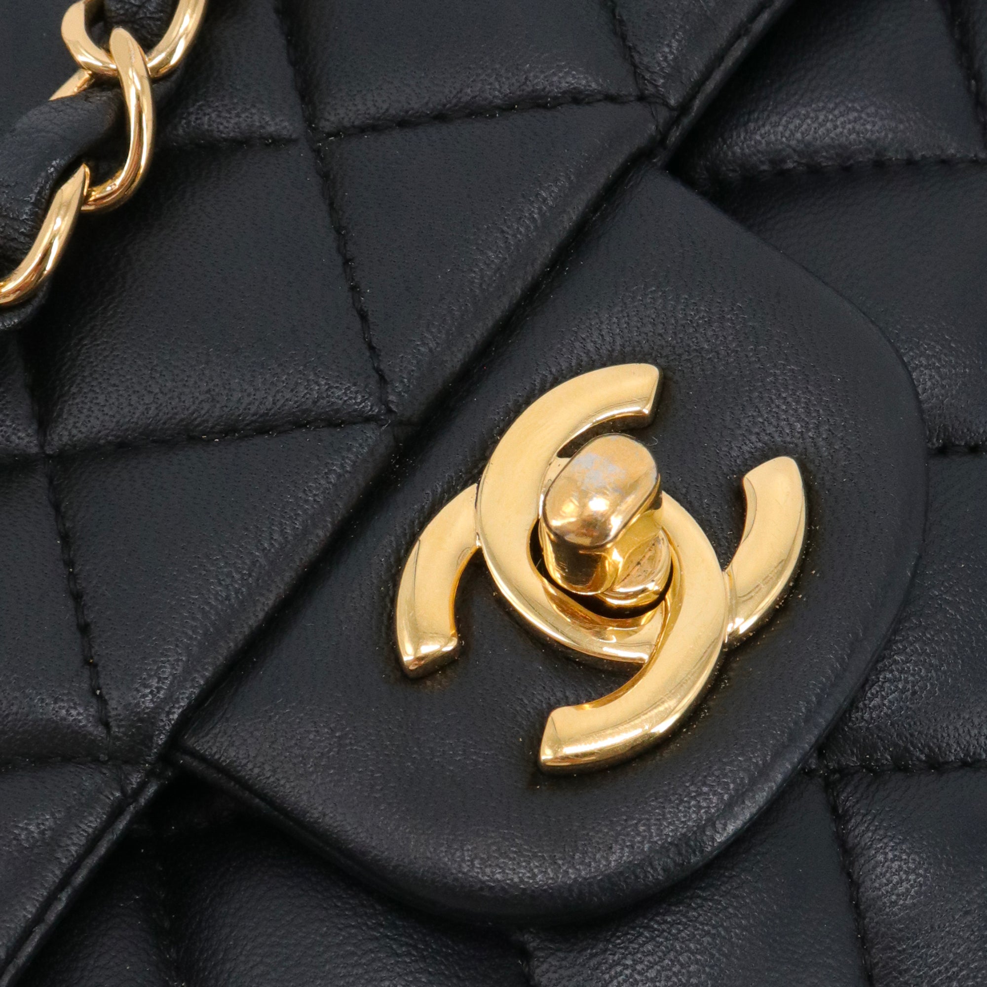 CHANEL - Sac à main Classique/Timeless 11.12 Chanel en cuir lisse noir