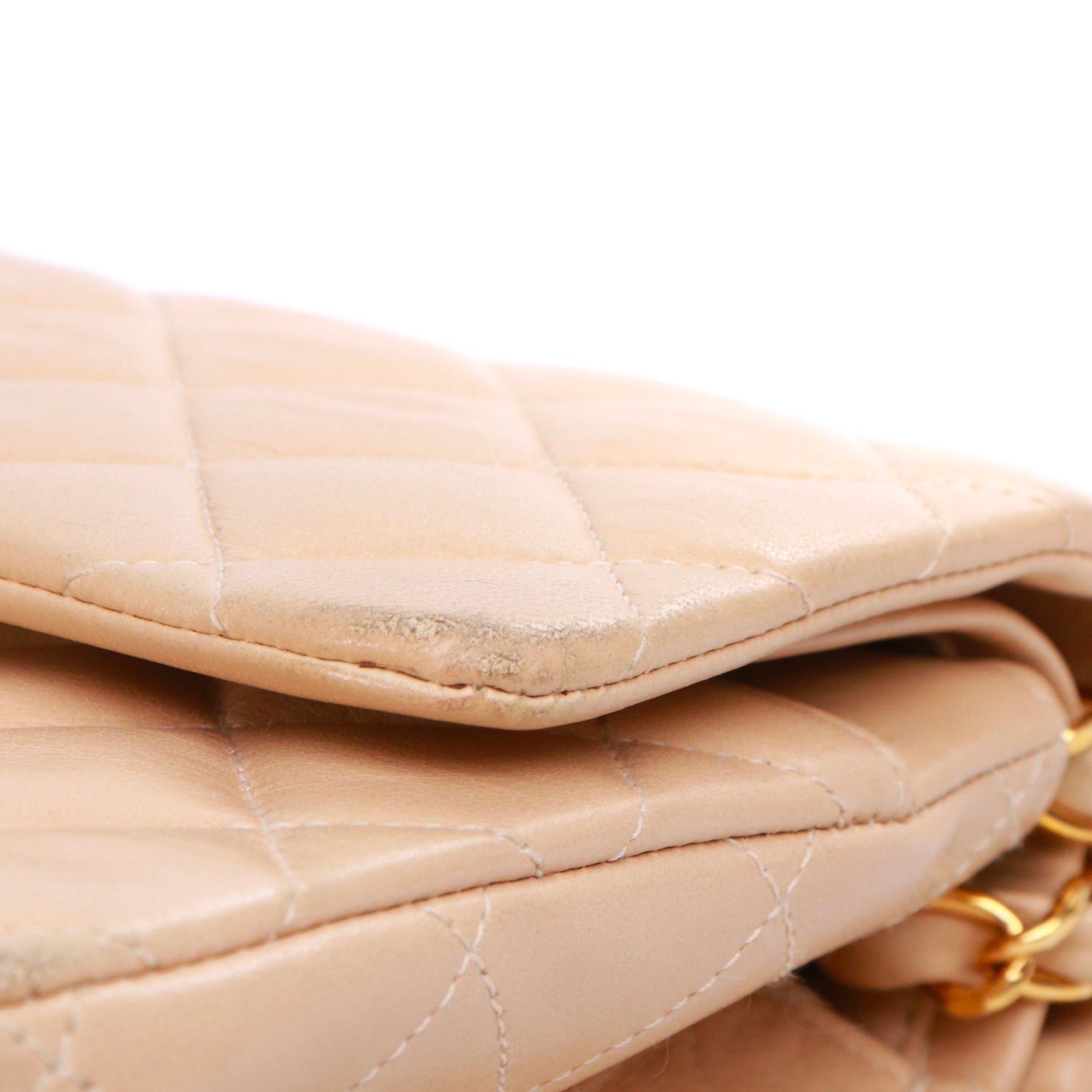 CHANEL - Sac à main Timeless 25 double flap Chanel en cuir matelassé beige vintage