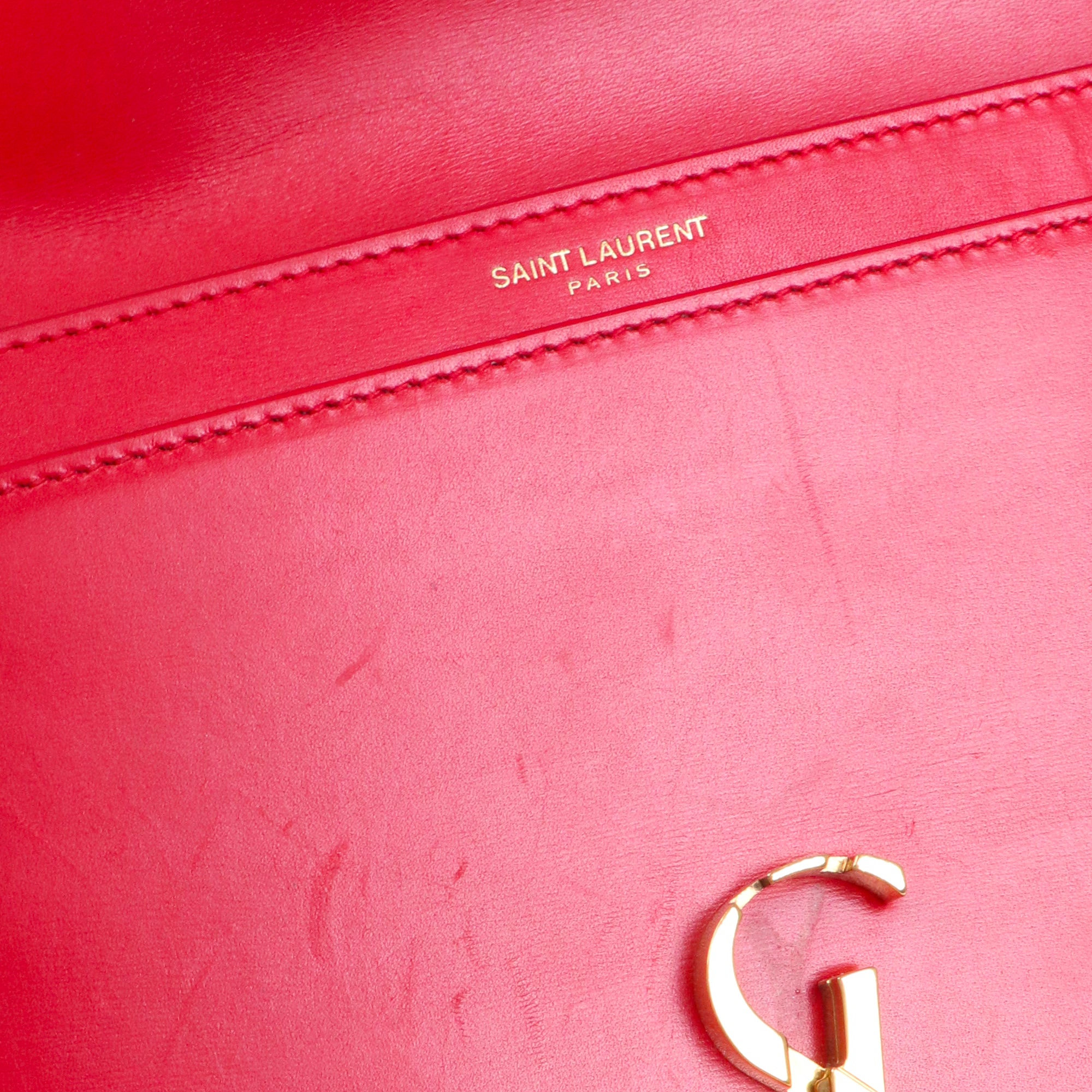 SAINT LAURENT - Sac à bandoulière Cassandre Saint Laurent en cuir rouge