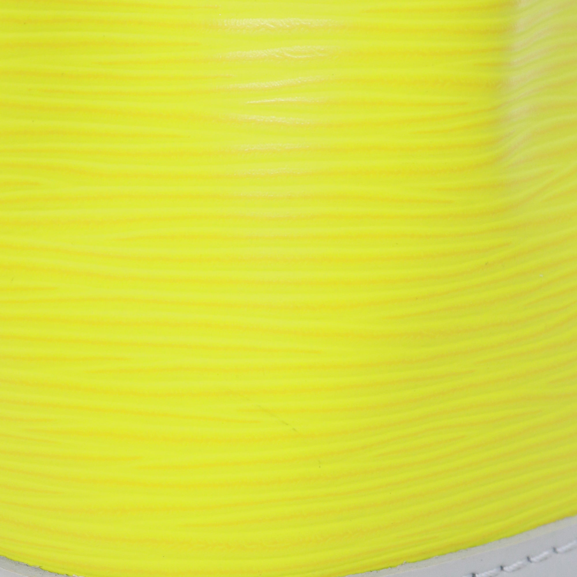 LOUIS VUITTON - Sac à bandoulière Noé mini Louis Vuitton en cuir épi jaune