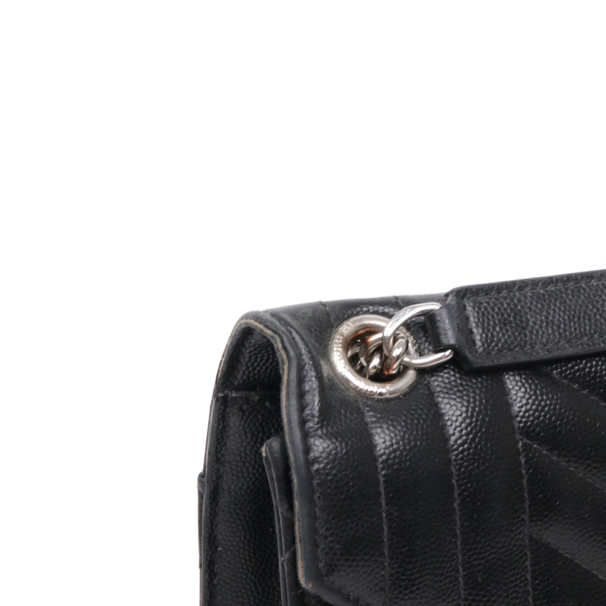 SAINT LAURENT - Sac à bandoulière Envelope Medium Saint Laurent en cuir matelassé grainé noir