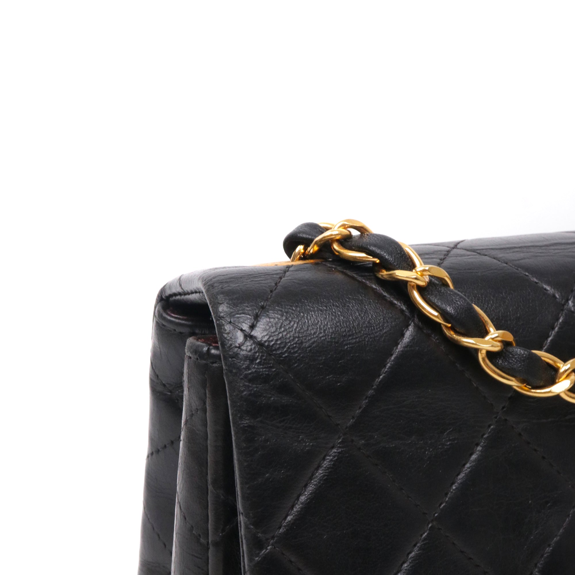 CHANEL - Sac à bandoulière Classique/Timeless Mini Square Chanel en cuir noir vintage