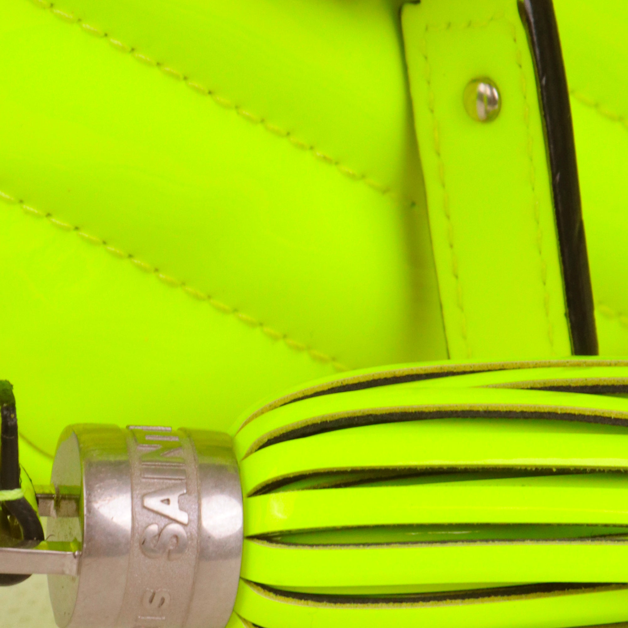 SAINT LAURENT - Sac à bandoulière Lou Saint Laurent en cuir verni jaune fluo