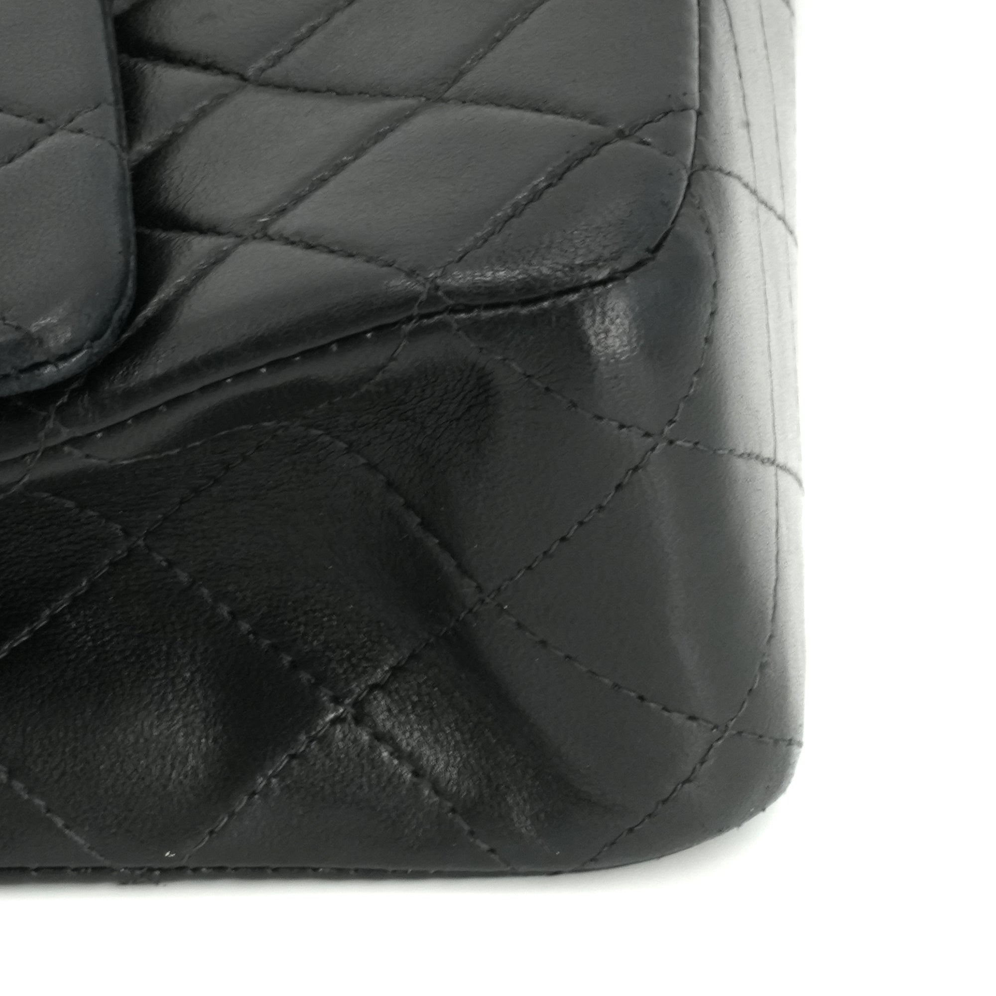 CHANEL - Sac à bandoulière 2.55 Chanel en cuir matelassé noir vintage