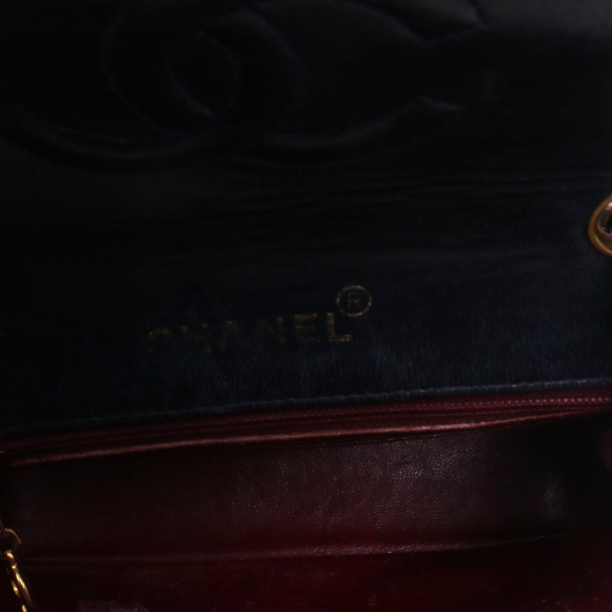 CHANEL - Sac à bandoulière Classique/Timeless Mini Square Chanel en cuir bleu marine vintage