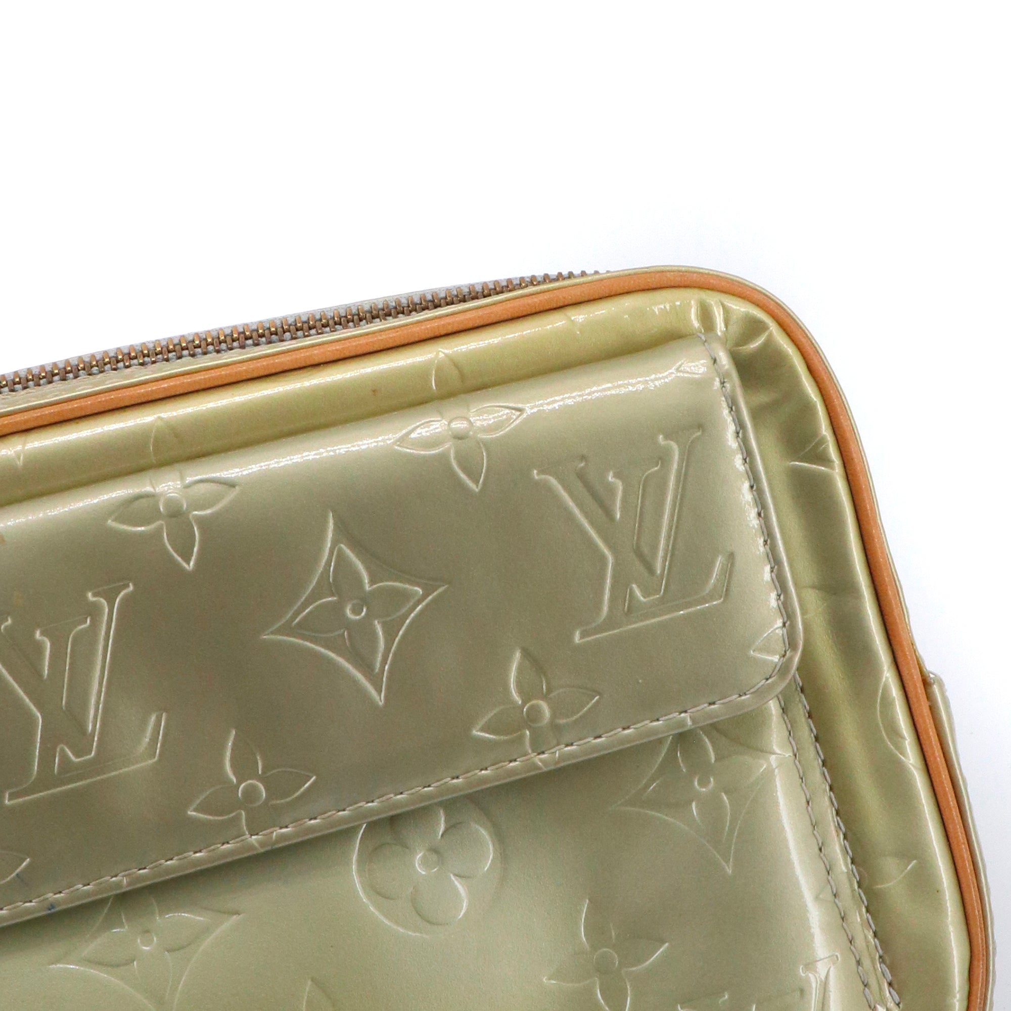 LOUIS VUITTON - Sac Ceinture Louis Vuitton en cuir verni embossé monogrammé vert