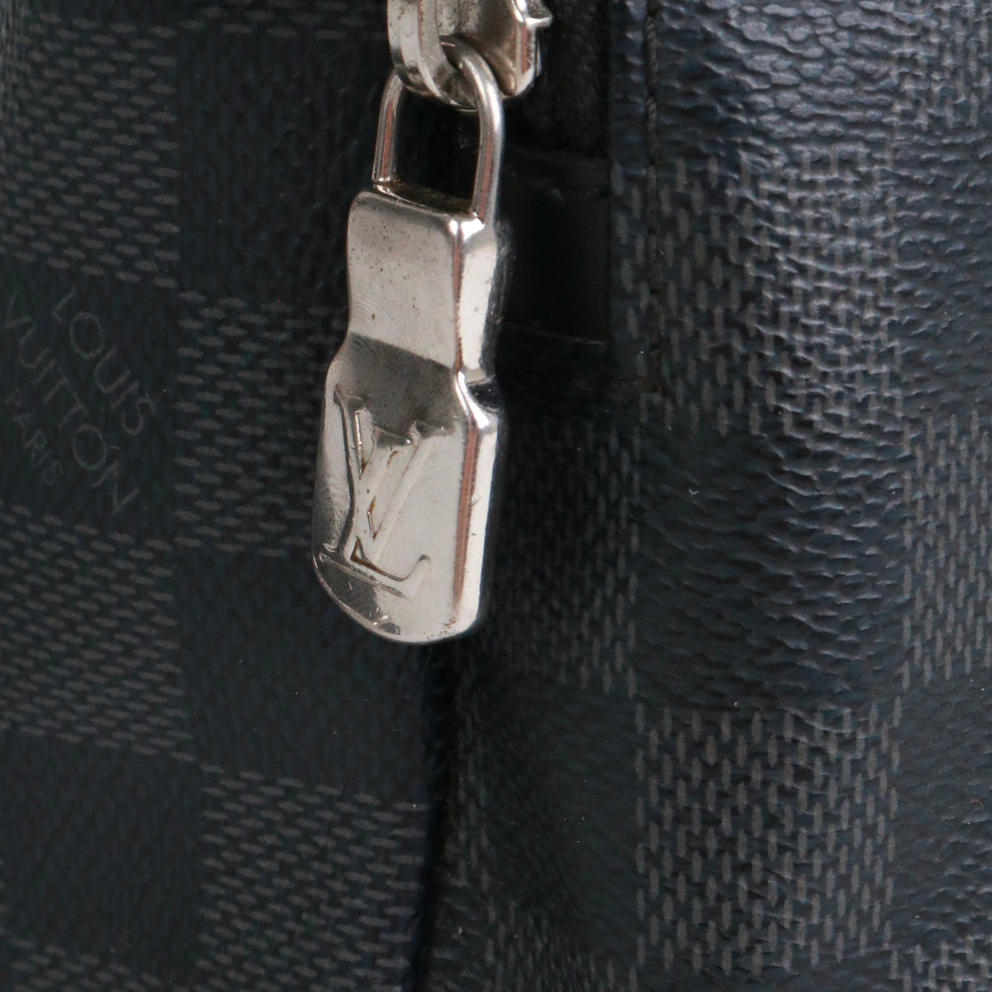 LOUIS VUITTON - Sac à bandoulière Avenue Slingbag NM Louis Vuitton en toile damier graphite