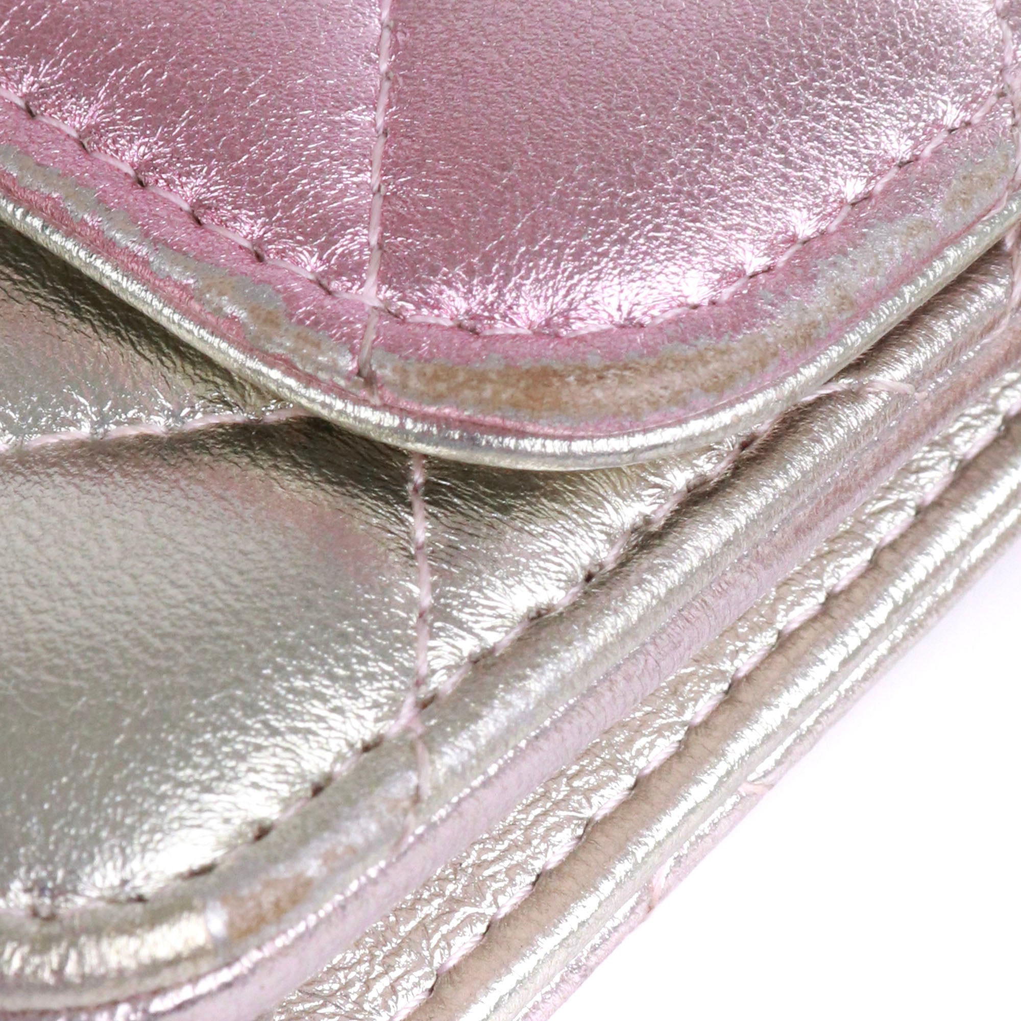 CHANEL - Wallet on chain mini Chanel en cuir argenté dégradé violet bleu