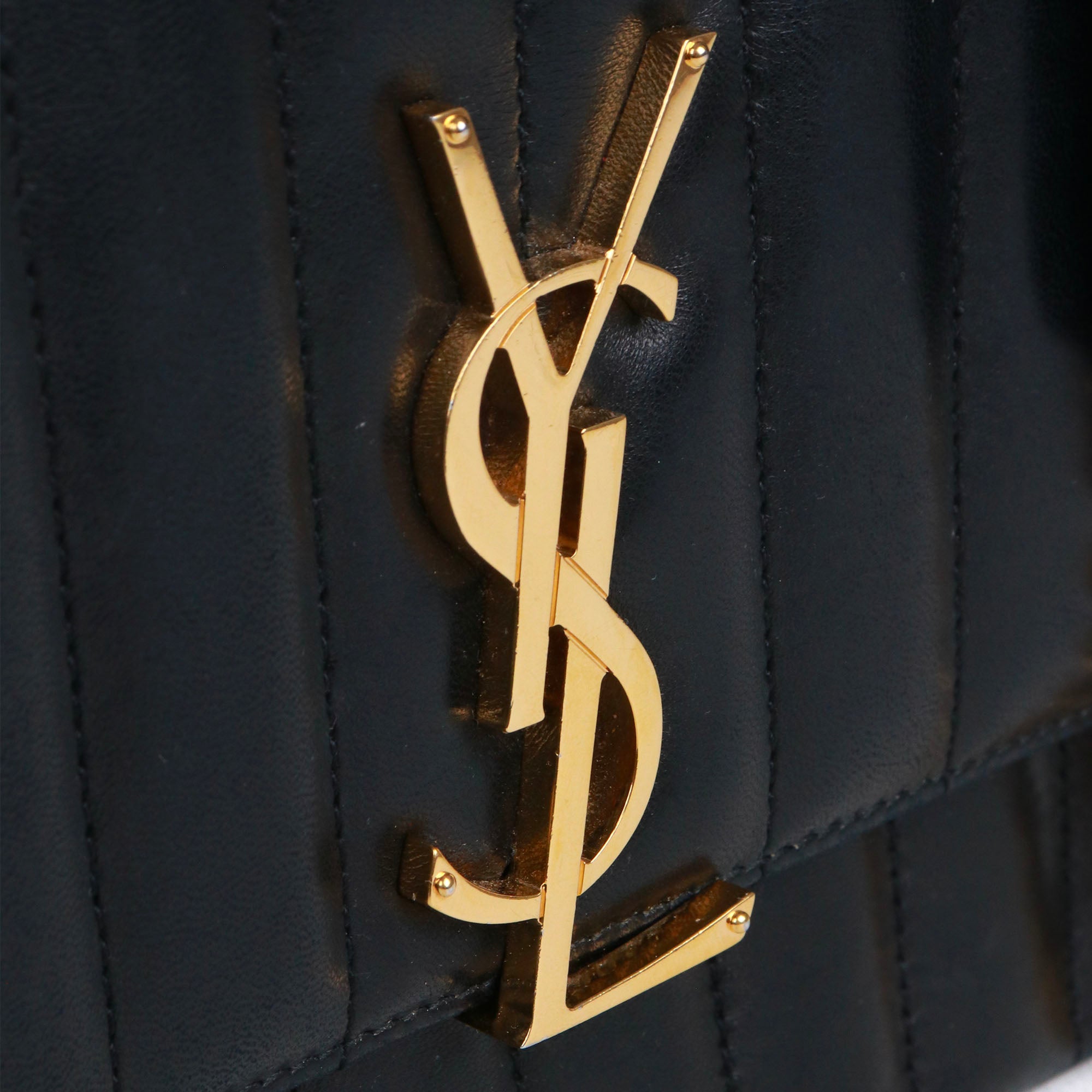 SAINT LAURENT - Sac à bandoulière Vicky Saint Laurent en cuir lisse noir