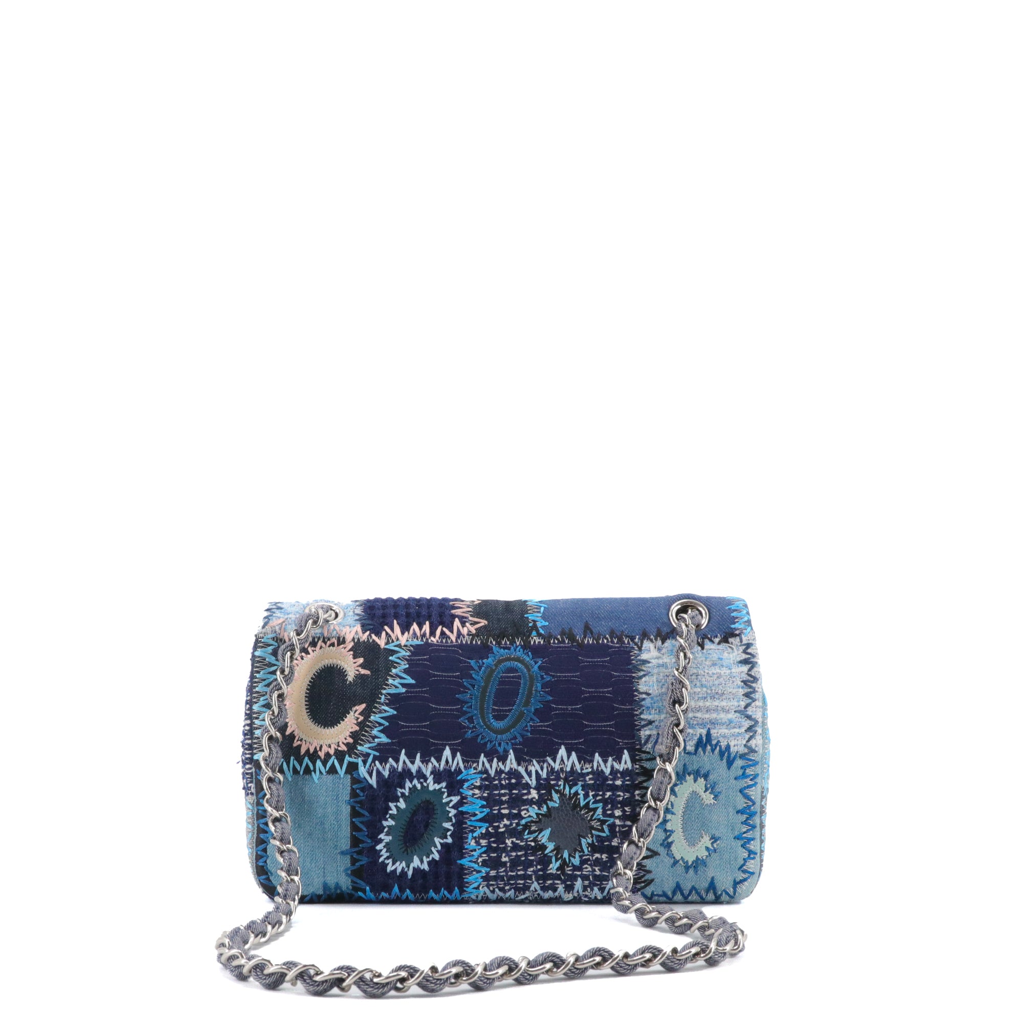 CHANEL - Sac à main Classique/Timeless Chanel simple flap Chanel en patchwork denim