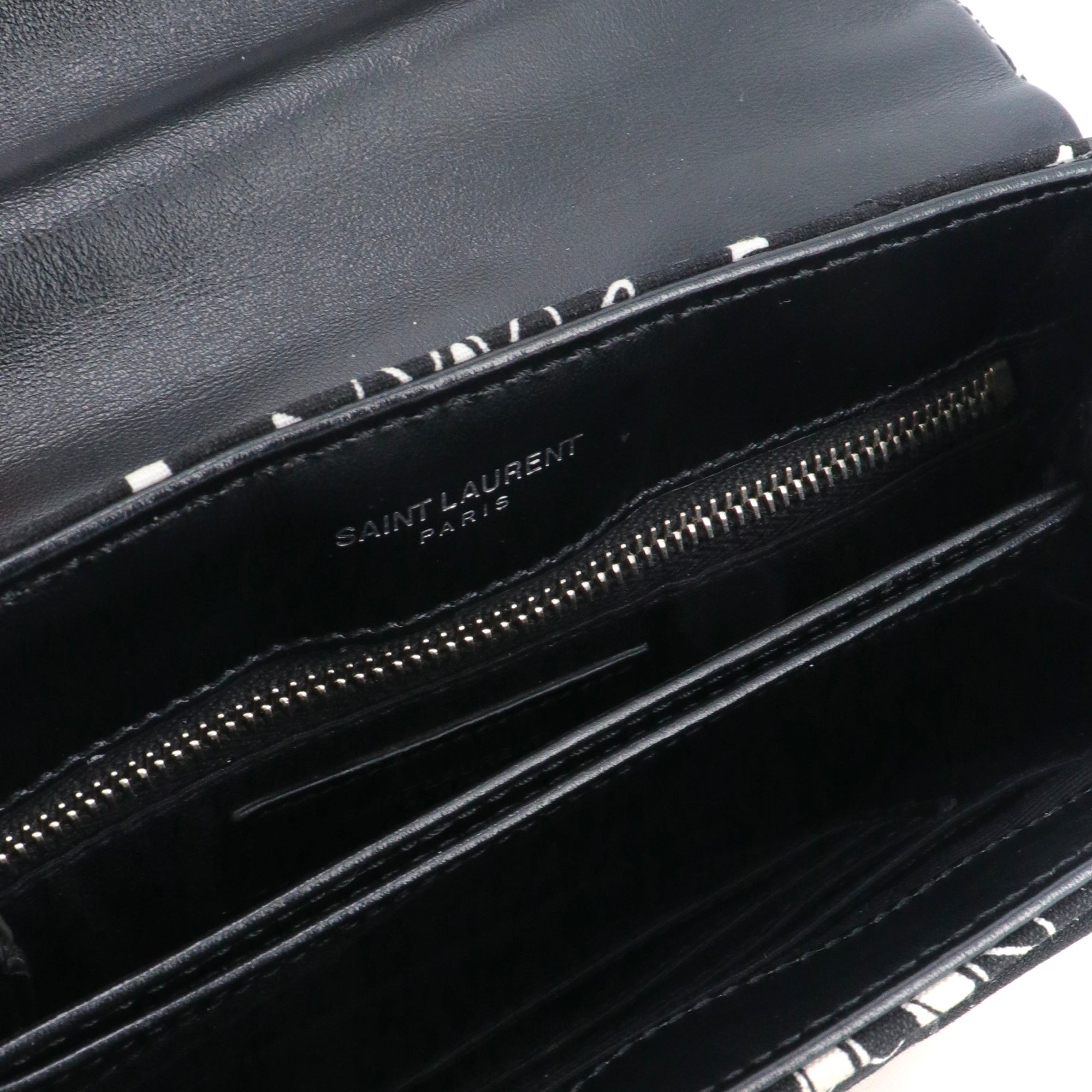 SAINT LAURENT - Sac à bandoulière Loulou Toy Saint Laurent en toile noire bandana