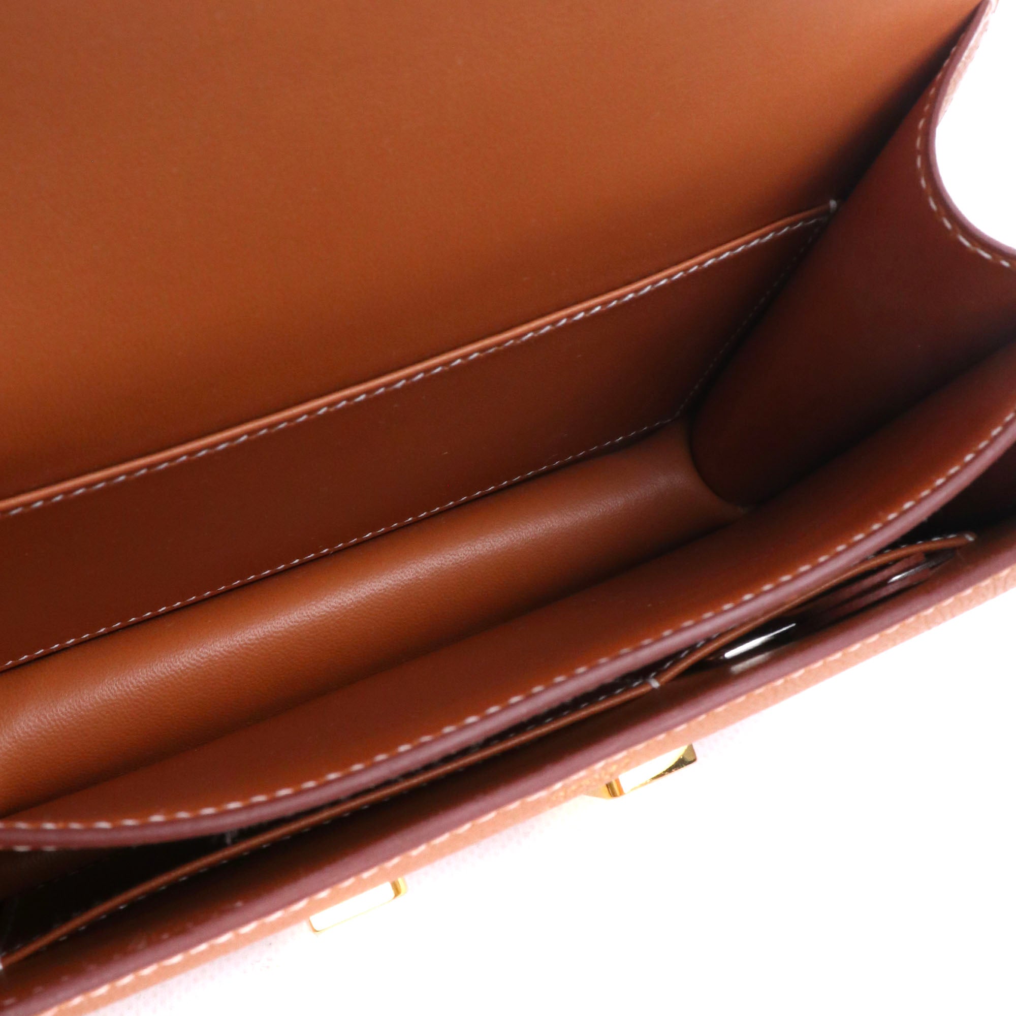 HERMÈS - Sac à bandoulière Constance 18 Hermès en cuir epsom gold