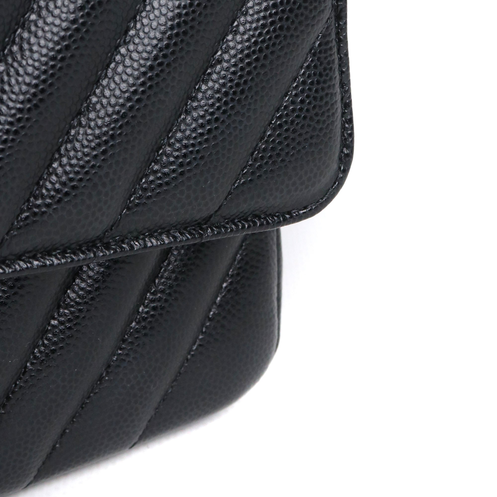 CHANEL - Sac à main Timeless/Classique Chanel medium double flap Chanel en cuir caviar chevron noir