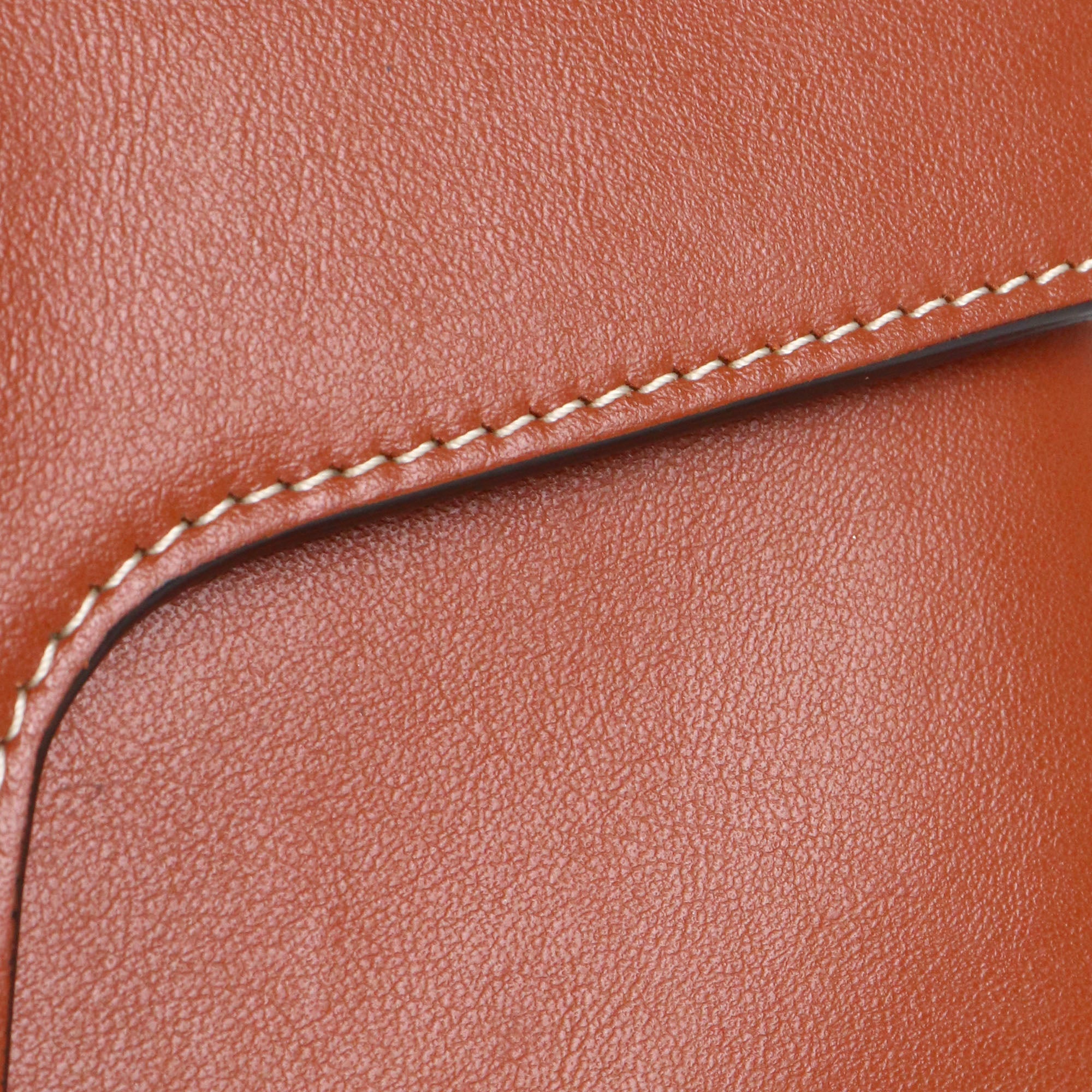 CELINE - Sac à bandoulière Soft 16 Teen Celine en cuir lisse marron