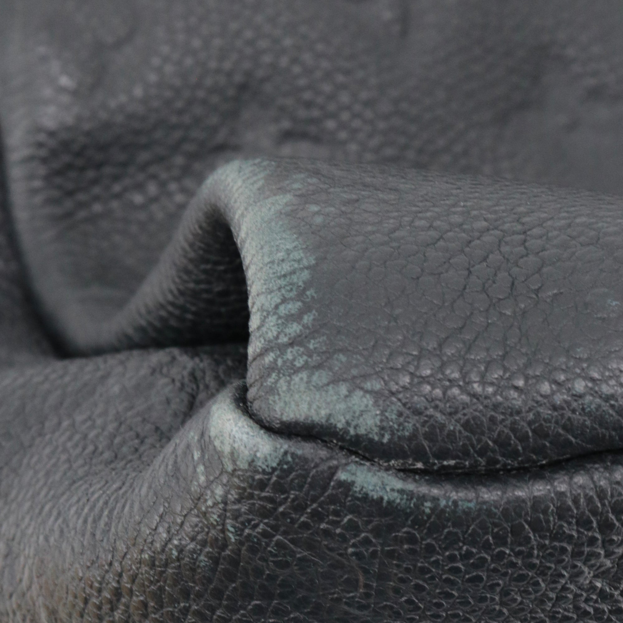 LOUIS VUITTON - Sac cabas Artsy MM Louis Vuitton en cuir empreinte bleu marine