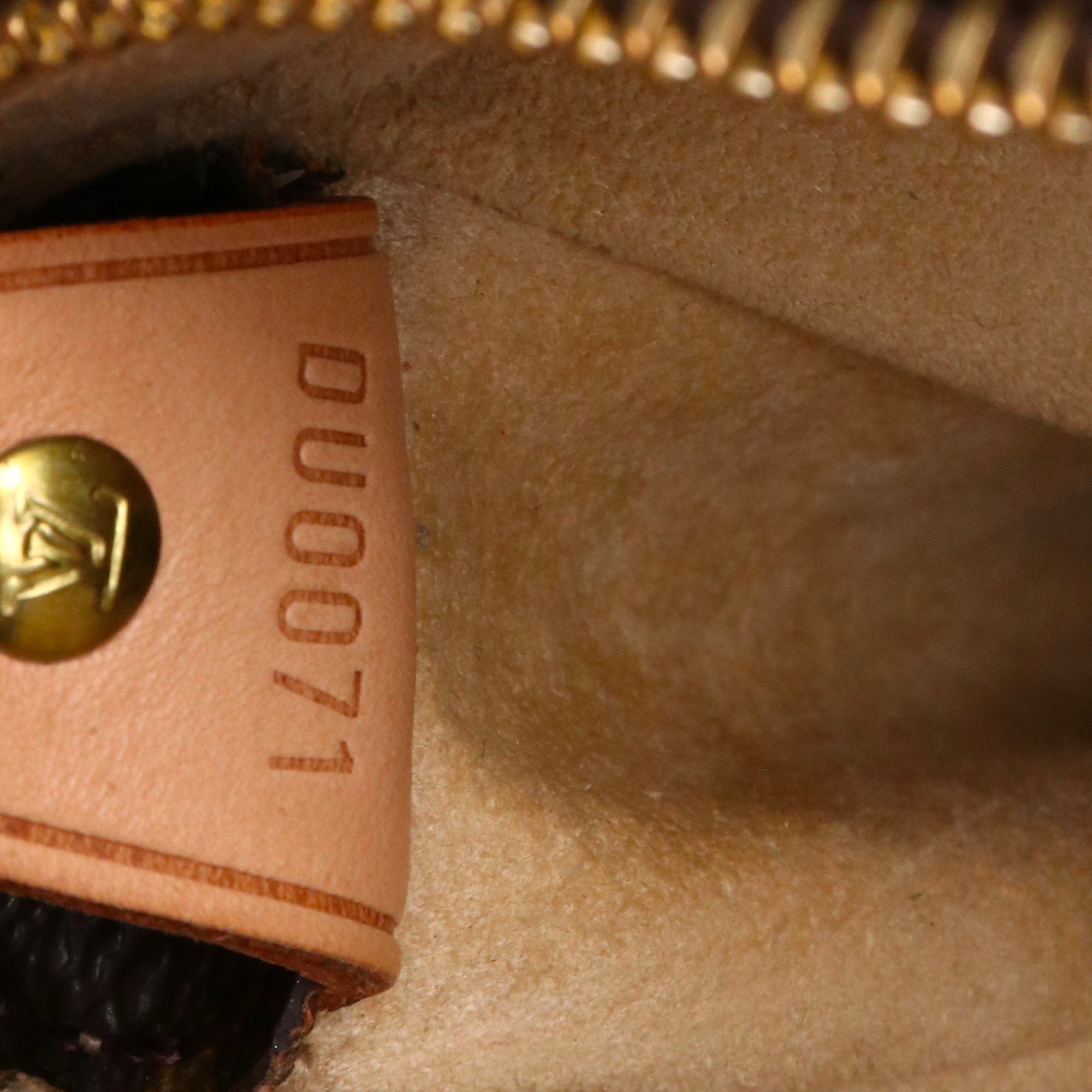 LOUIS VUITTON - Sac à main Looping Louis Vuitton en toile monogrammée vintage