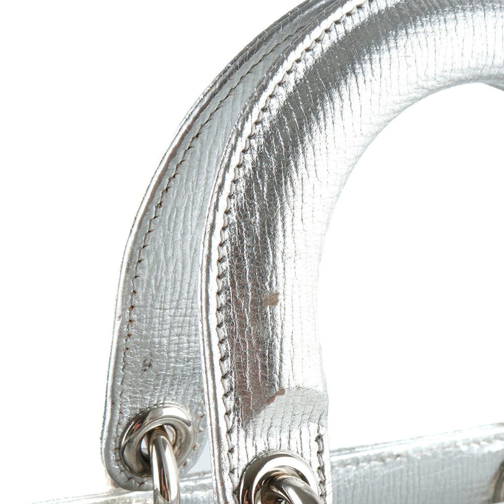 DIOR - Sac à bandoulière Lady Dior small en cuir argenté