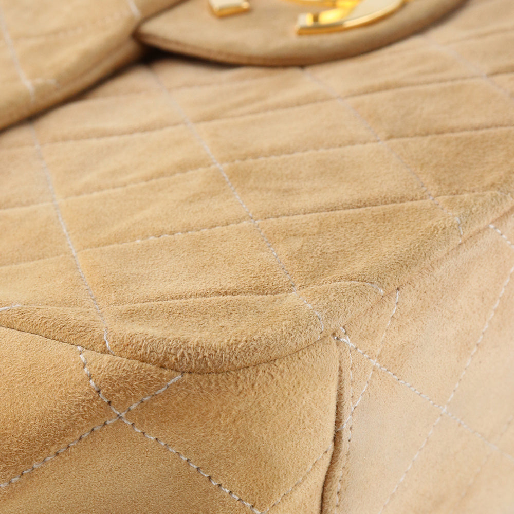 CHANEL - Sac à main Timeless Maxi Jumbo vintage en daim beige