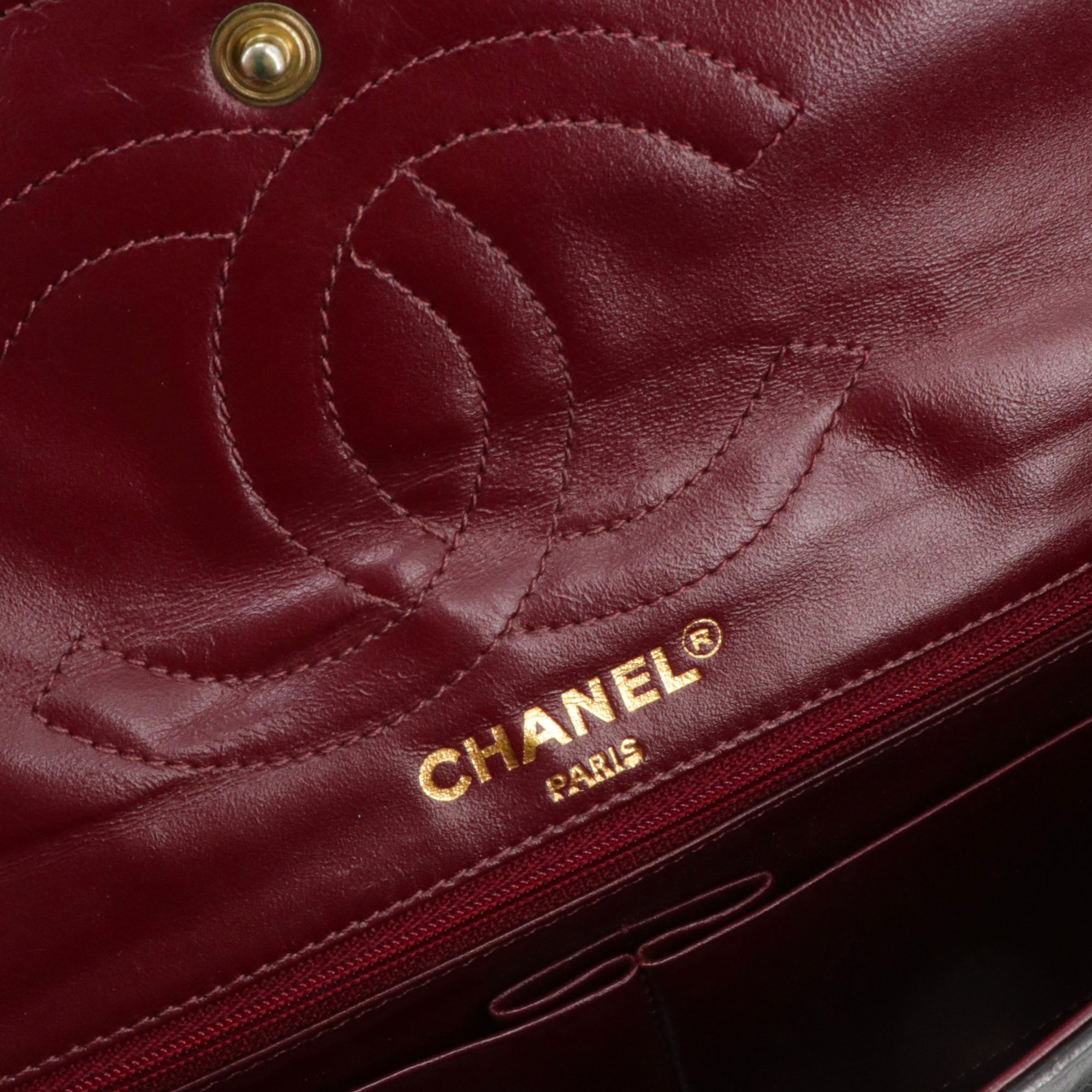 CHANEL - Sac à main Paris Double Flap Chanel en cuir matelassé noir vintage