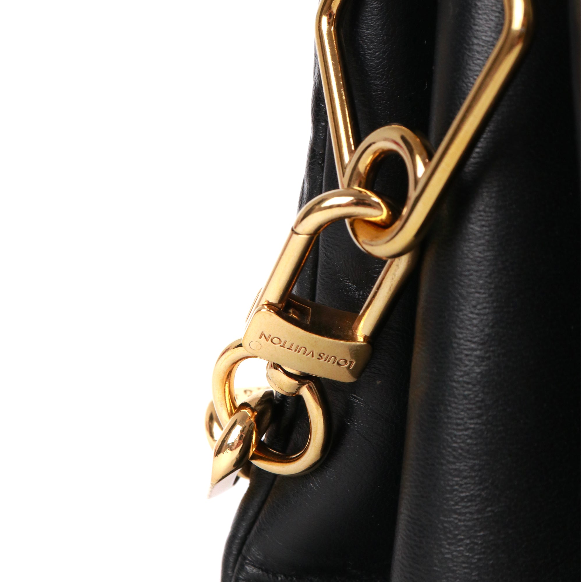 LOUIS VUITTON - Sac à bandoulière Coussin PM en cuir matelassé noir