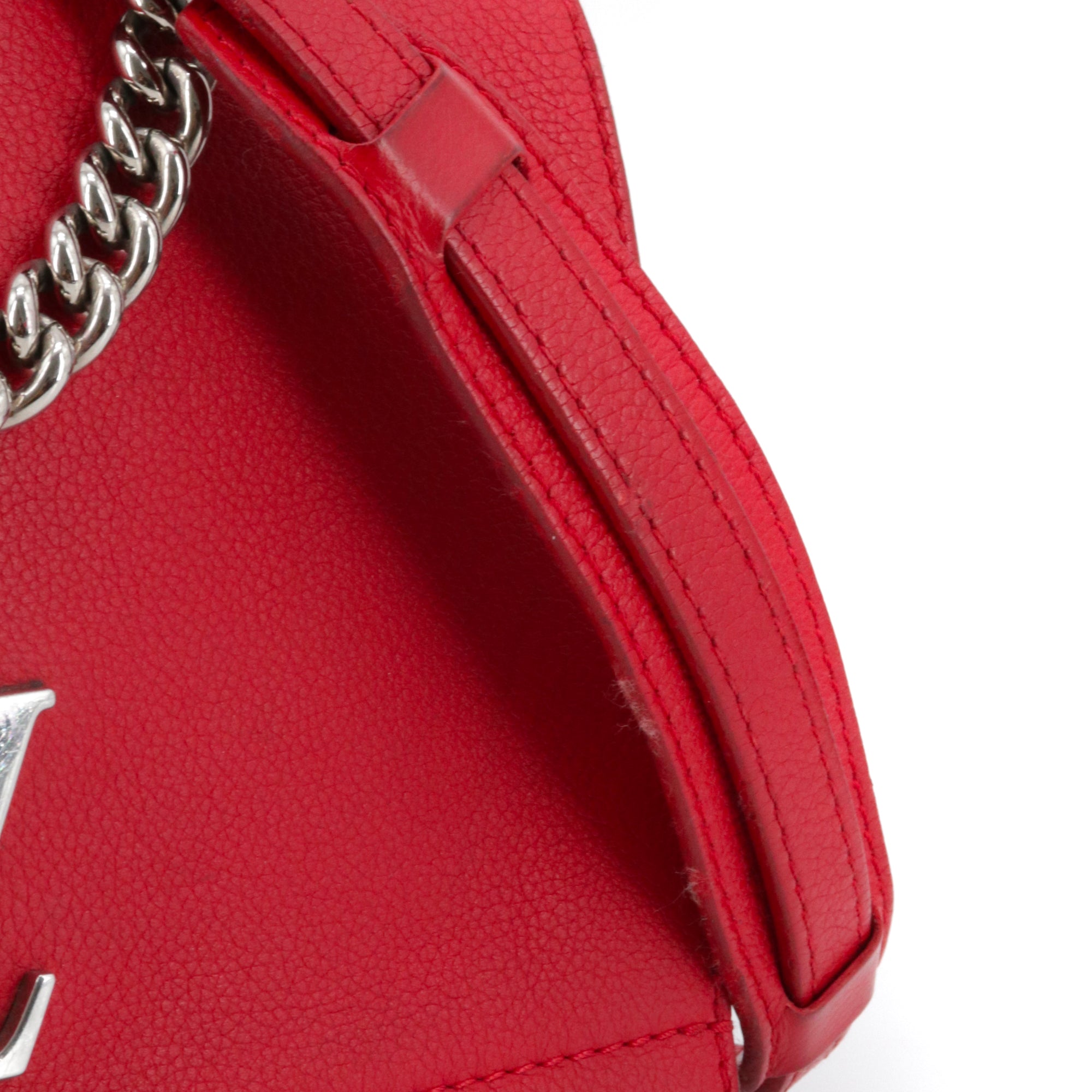 LOUIS VUITTON - Sac à main Lockme BB Louis Vuitton en cuir grainé rouge